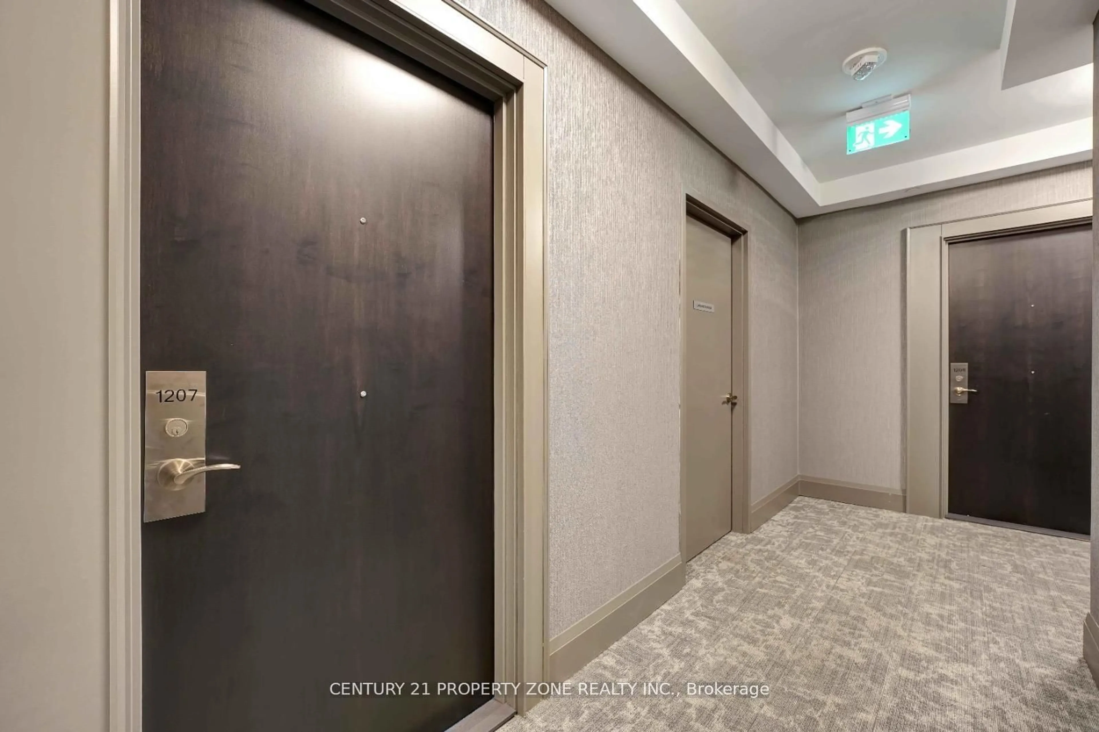 Indoor foyer for 15 Lynch St #1207, Brampton Ontario L6W 0C7