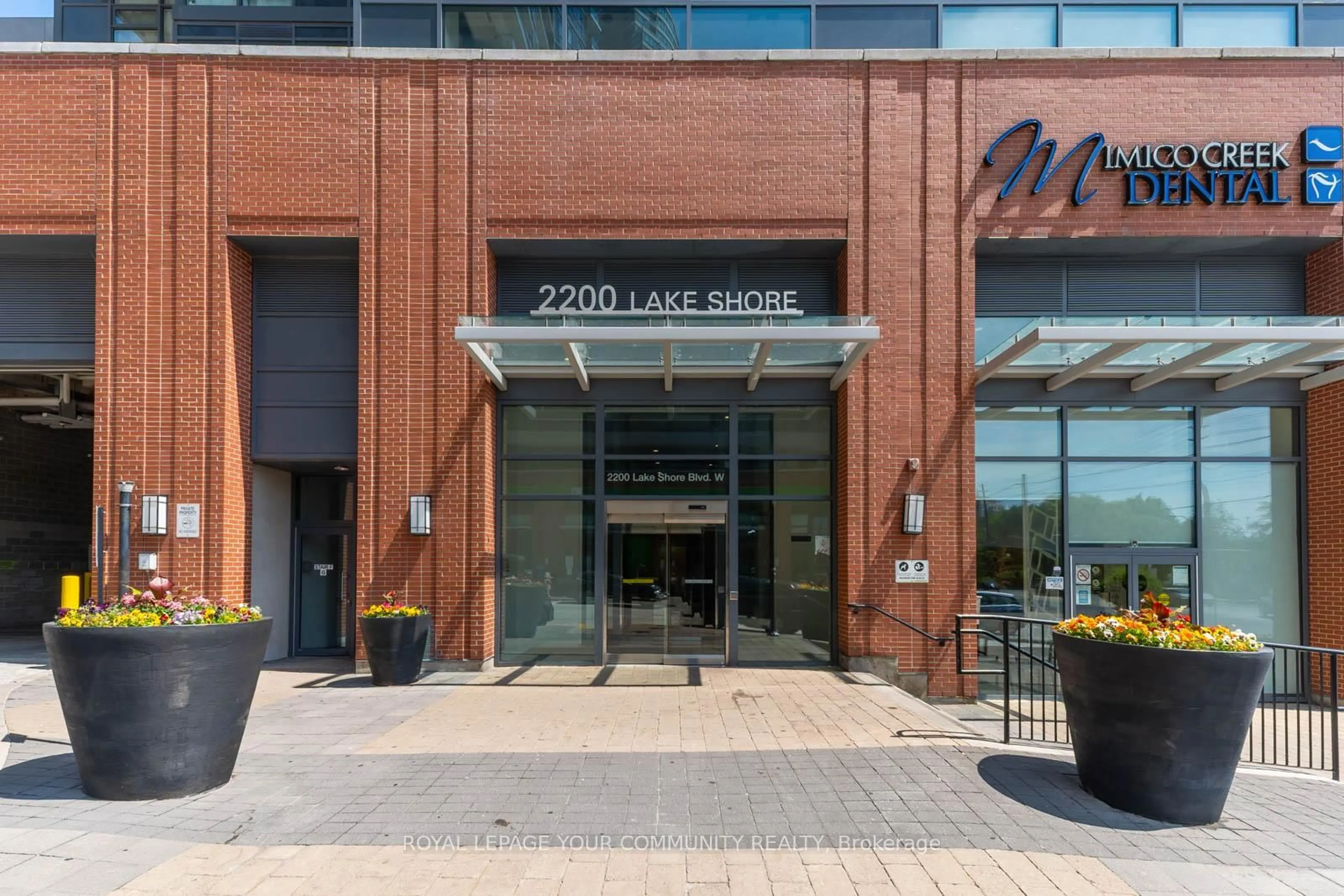 Indoor foyer for 2200 Lakeshore Blvd #3506, Toronto Ontario M8V 1A4