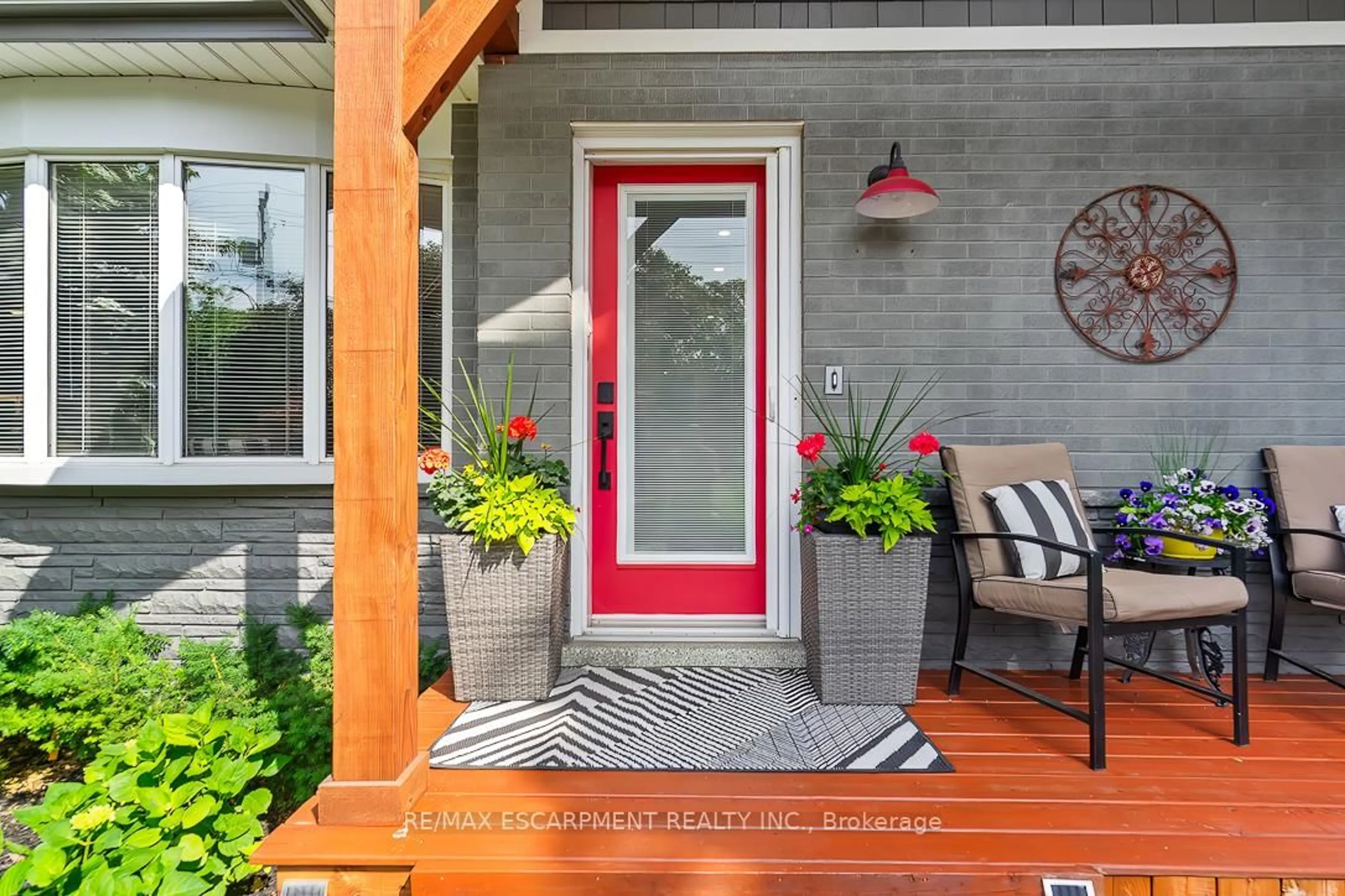 Indoor entryway for 1389 Olga Dr, Burlington Ontario L7S 1L1