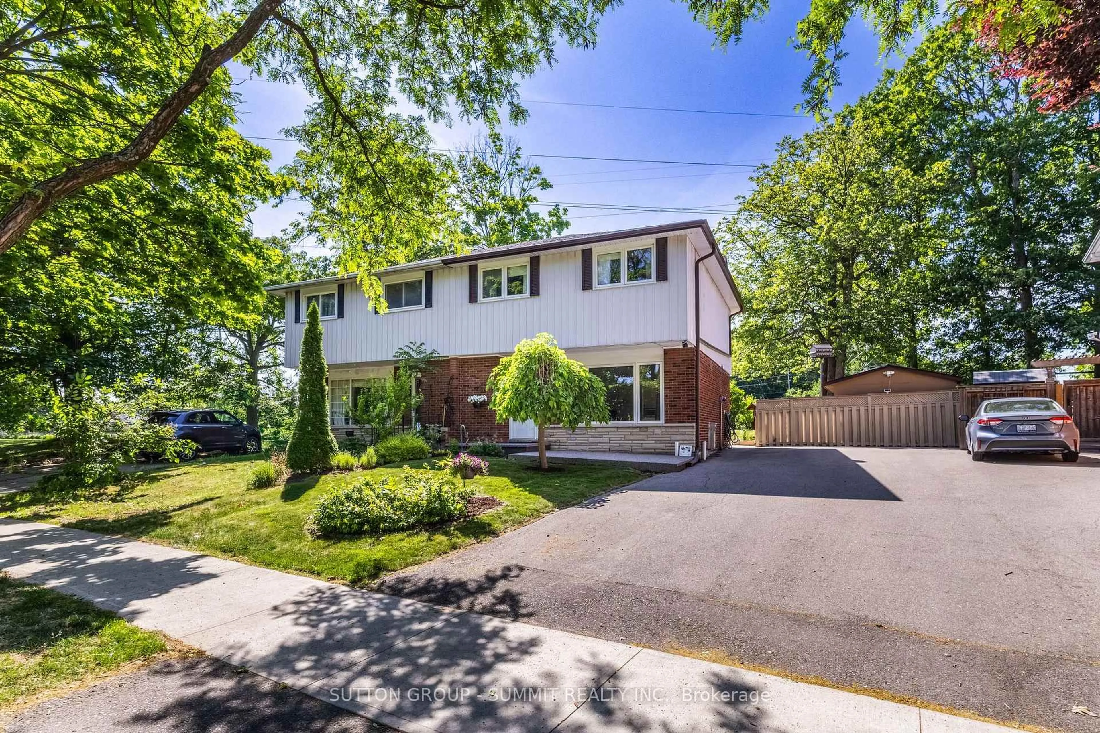 Home with brick exterior material, street for 2411 MOUNT FOREST Dr, Burlington Ontario L7P 1J6