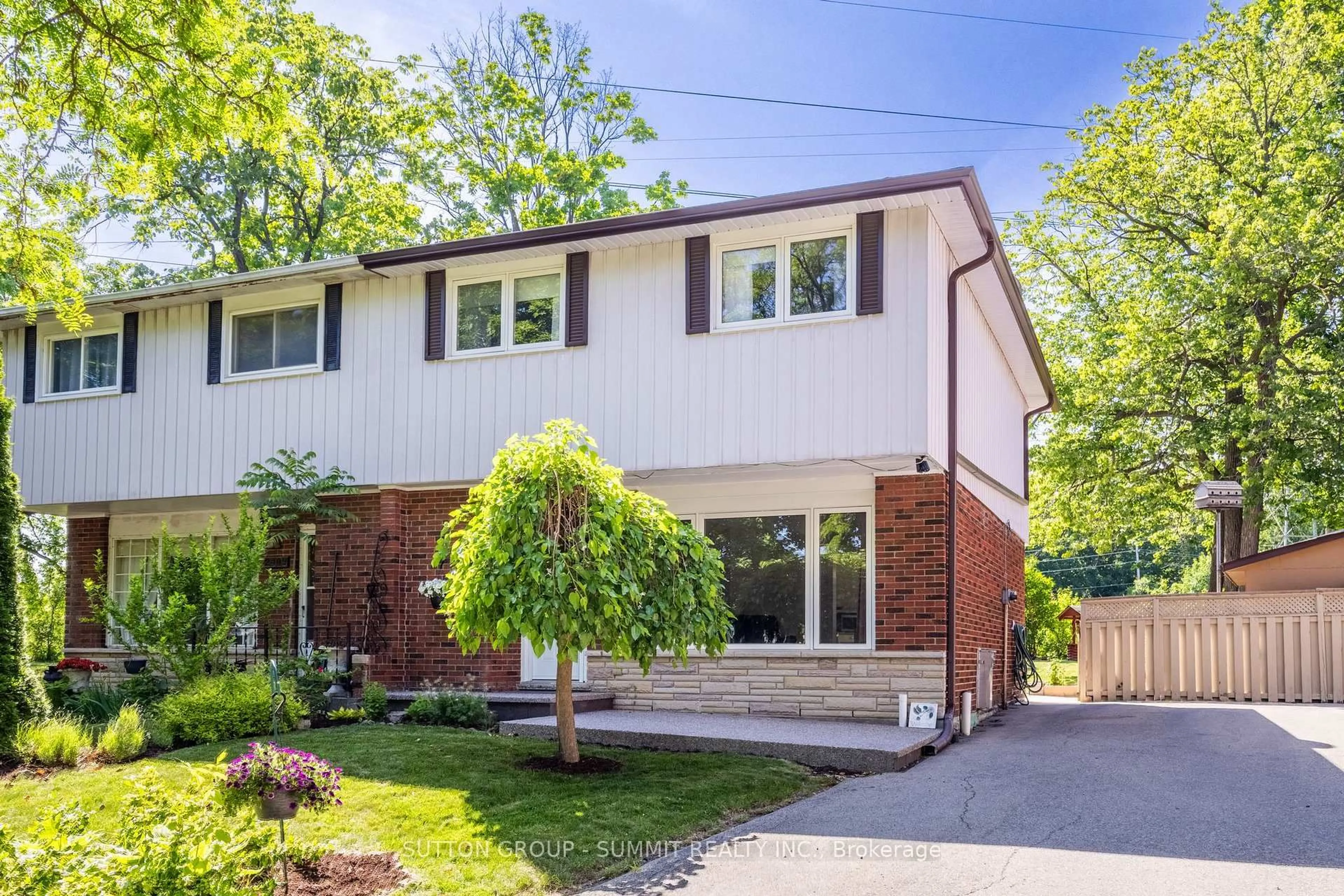 Home with brick exterior material, street for 2411 MOUNT FOREST Dr, Burlington Ontario L7P 1J6