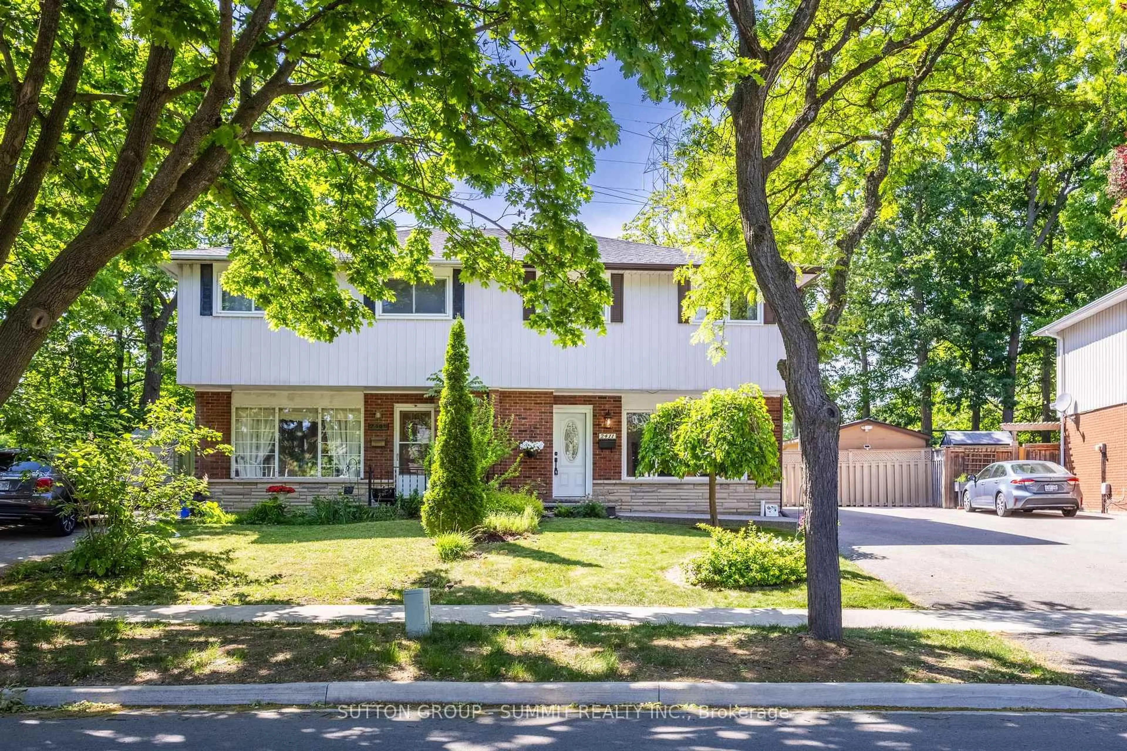 Home with brick exterior material, street for 2411 MOUNT FOREST Dr, Burlington Ontario L7P 1J6