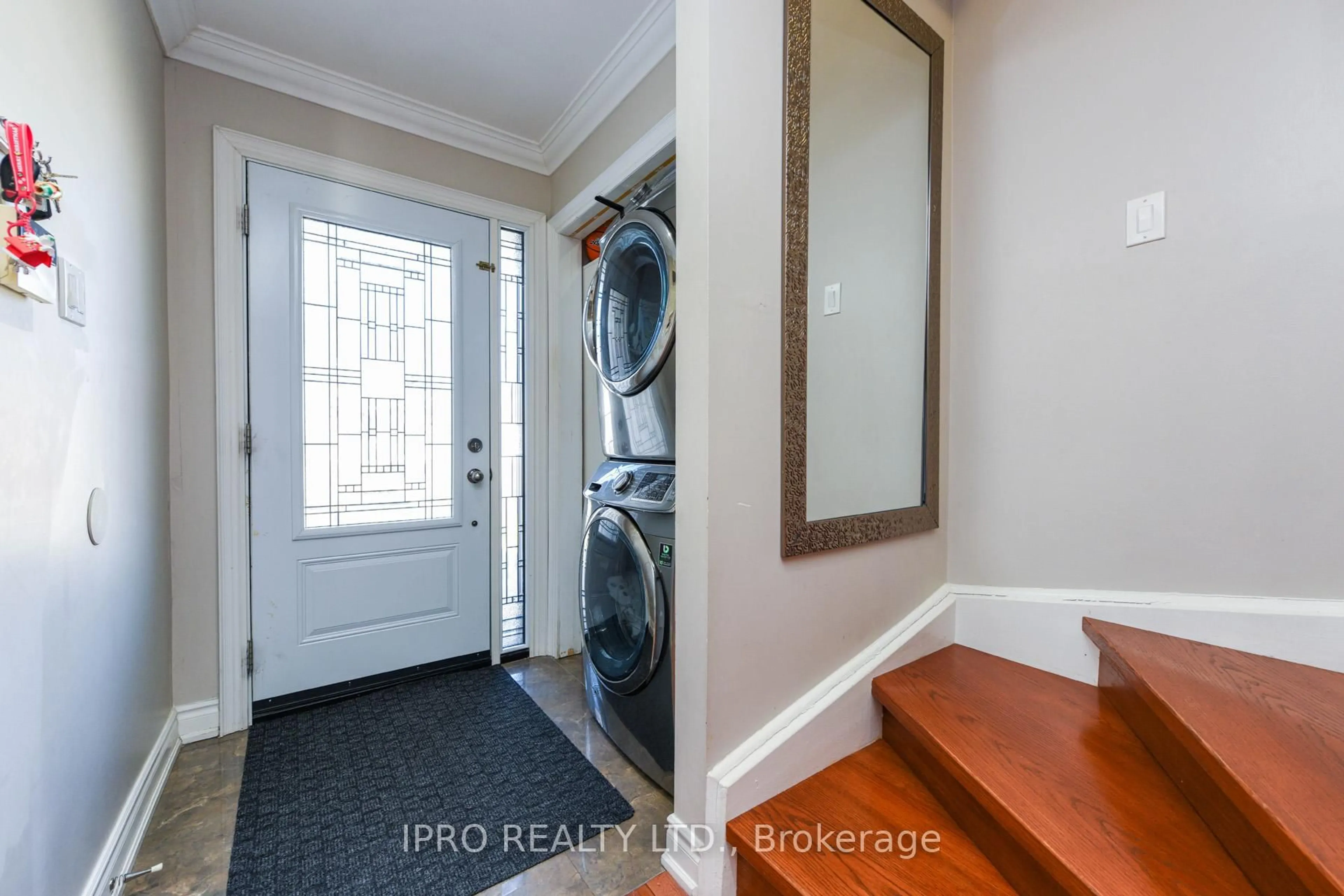 Indoor entryway for 5136 Palomar Cres, Mississauga Ontario L5R 2X4