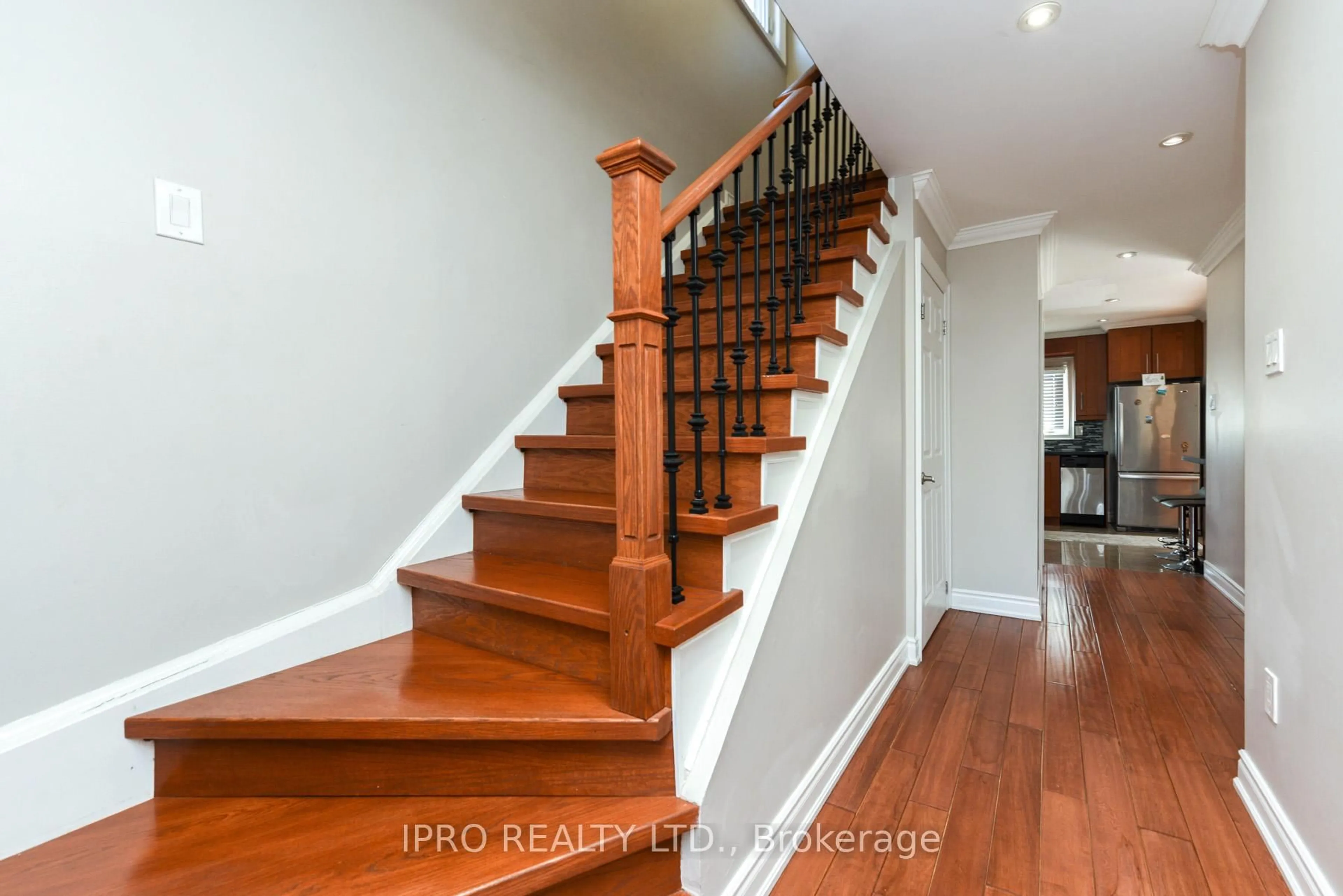 Indoor entryway for 5136 Palomar Cres, Mississauga Ontario L5R 2X4