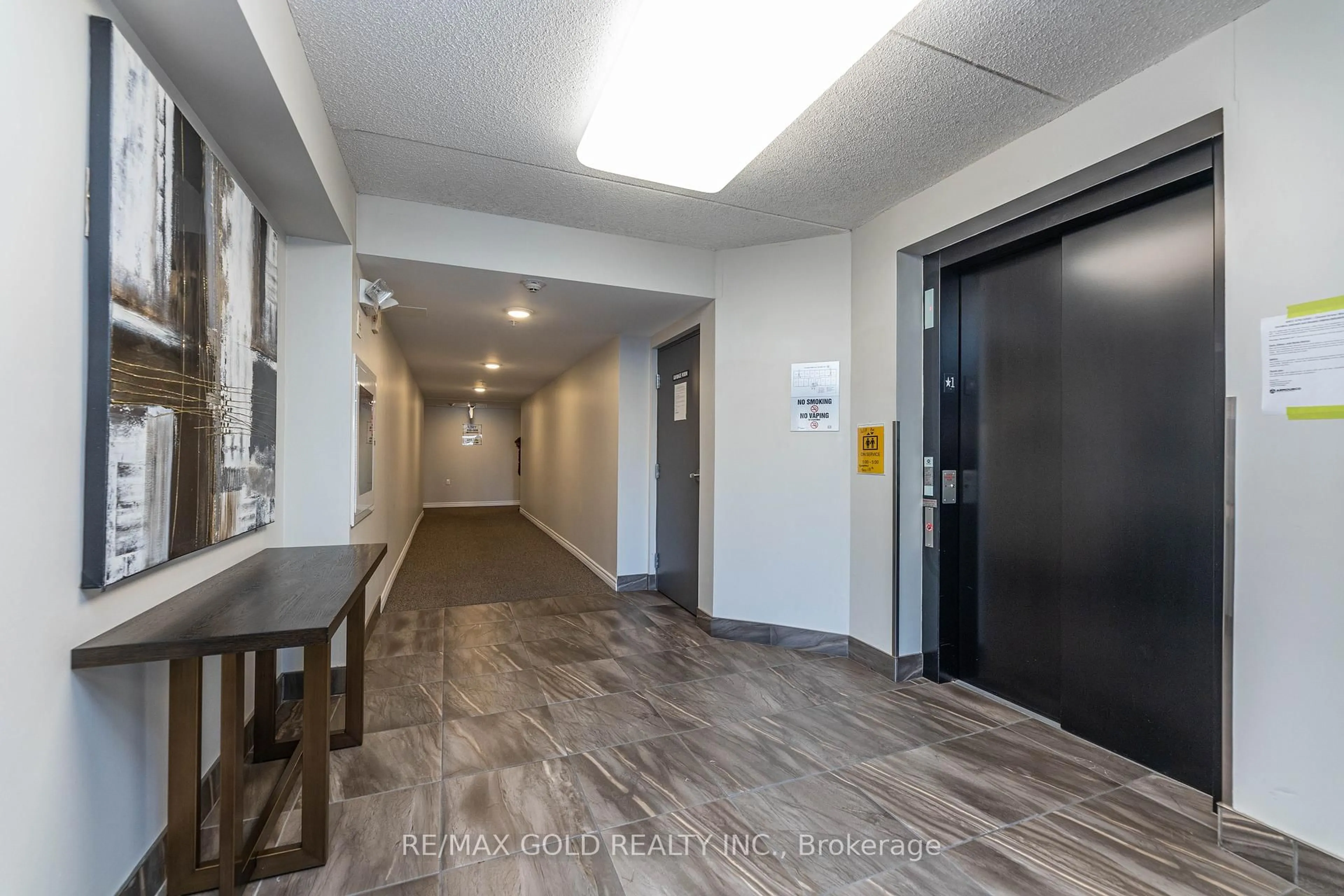 Indoor foyer for 1450 MAIN St #409, Milton Ontario L9T 8W4