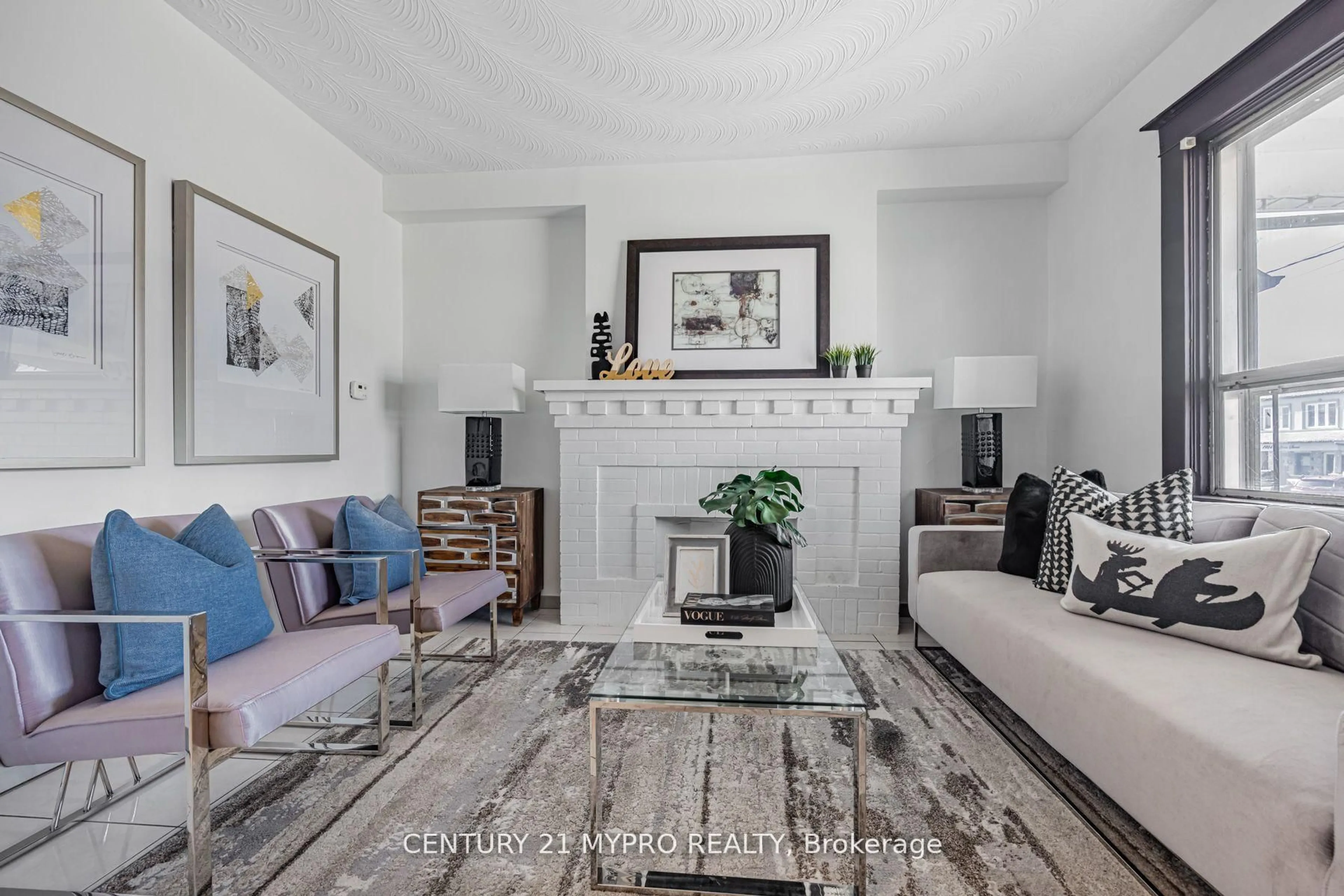 Living room with furniture, unknown for 1943 Dufferin St, Toronto Ontario M6E 3P8