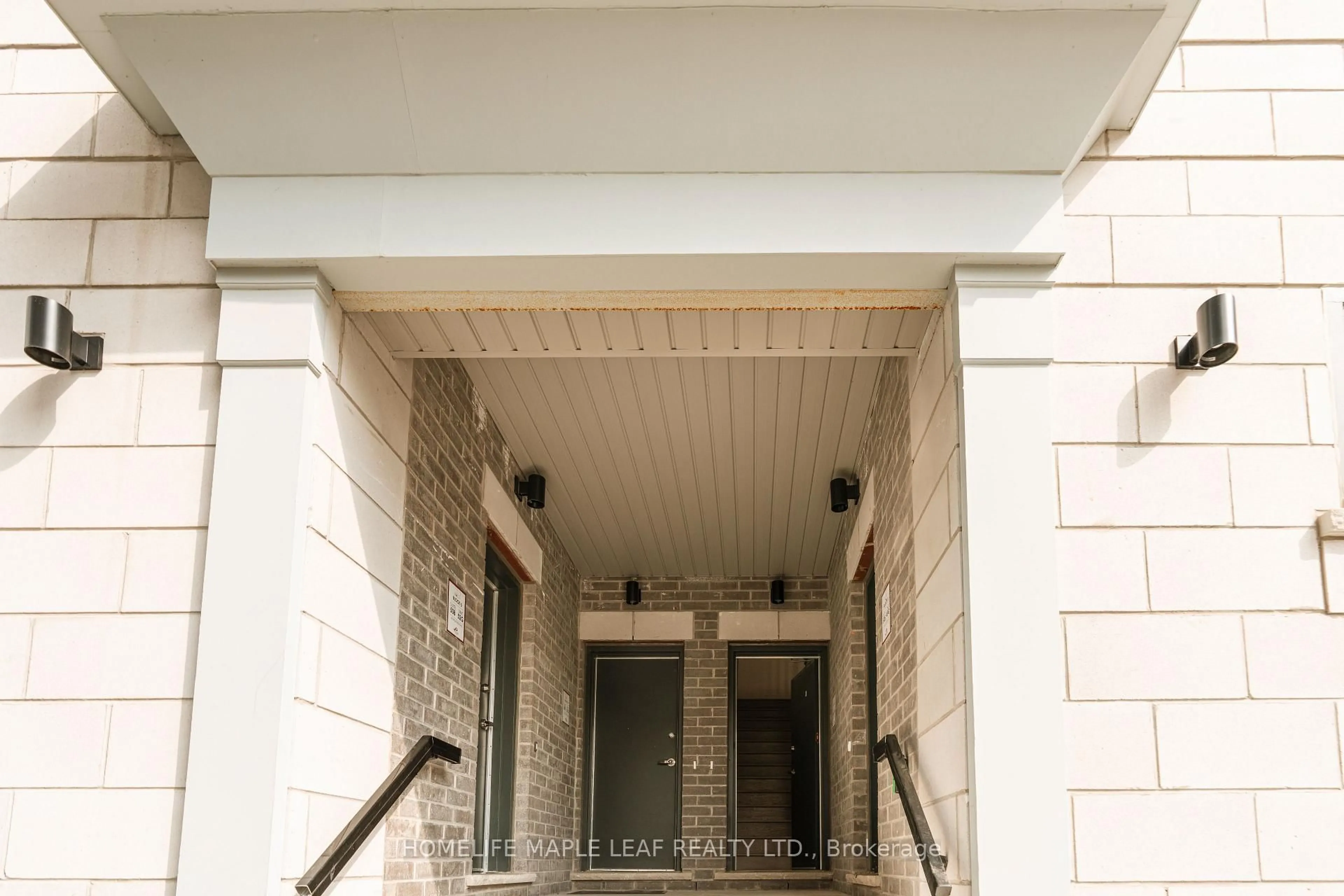 Indoor entryway for 40 Halliford Pl #506, Brampton Ontario L6P 4R1