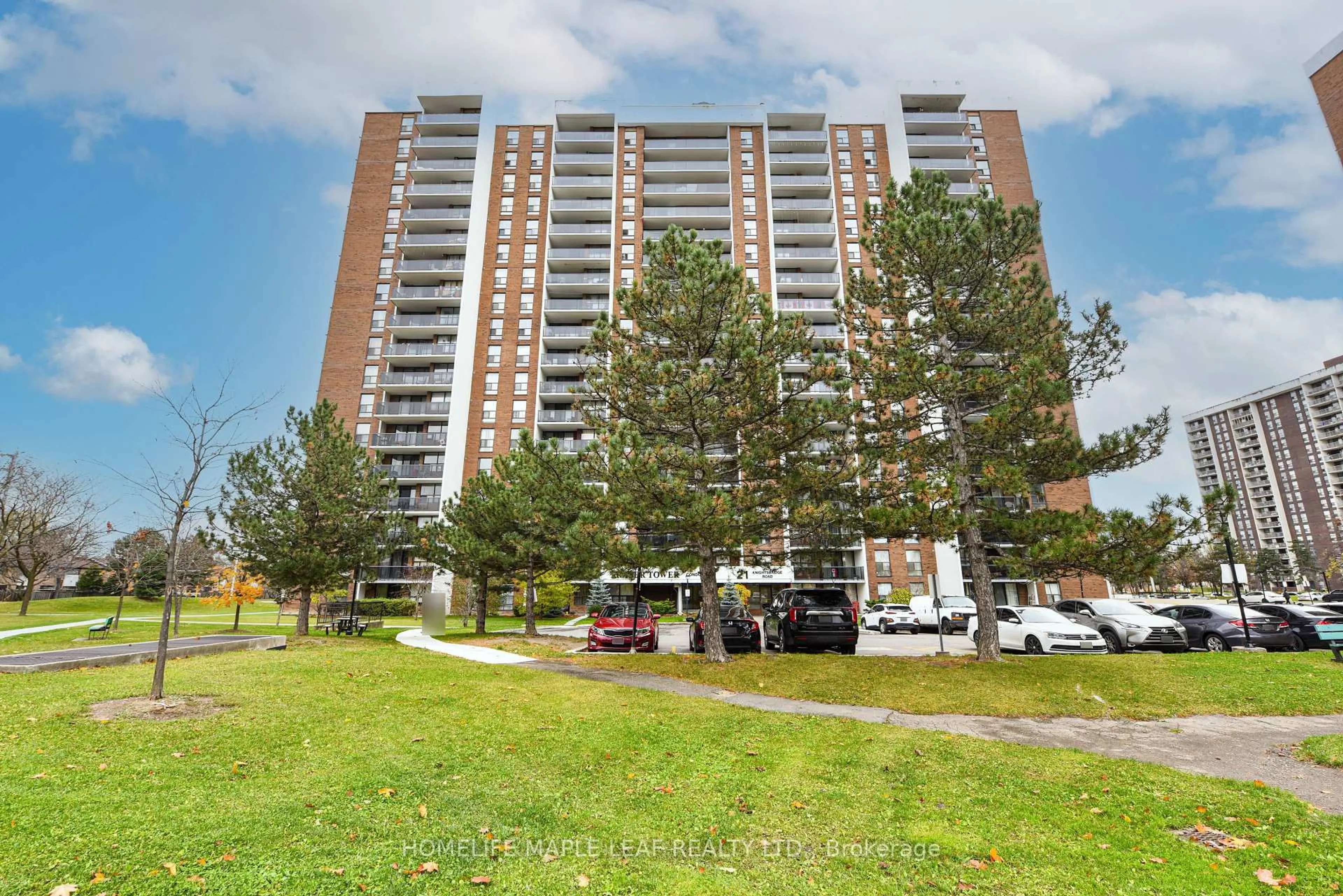 A pic from outside/outdoor area/front of a property/back of a property/a pic from drone, building for 21 Knightsbridge Rd #504, Brampton Ontario L6T 3Y1