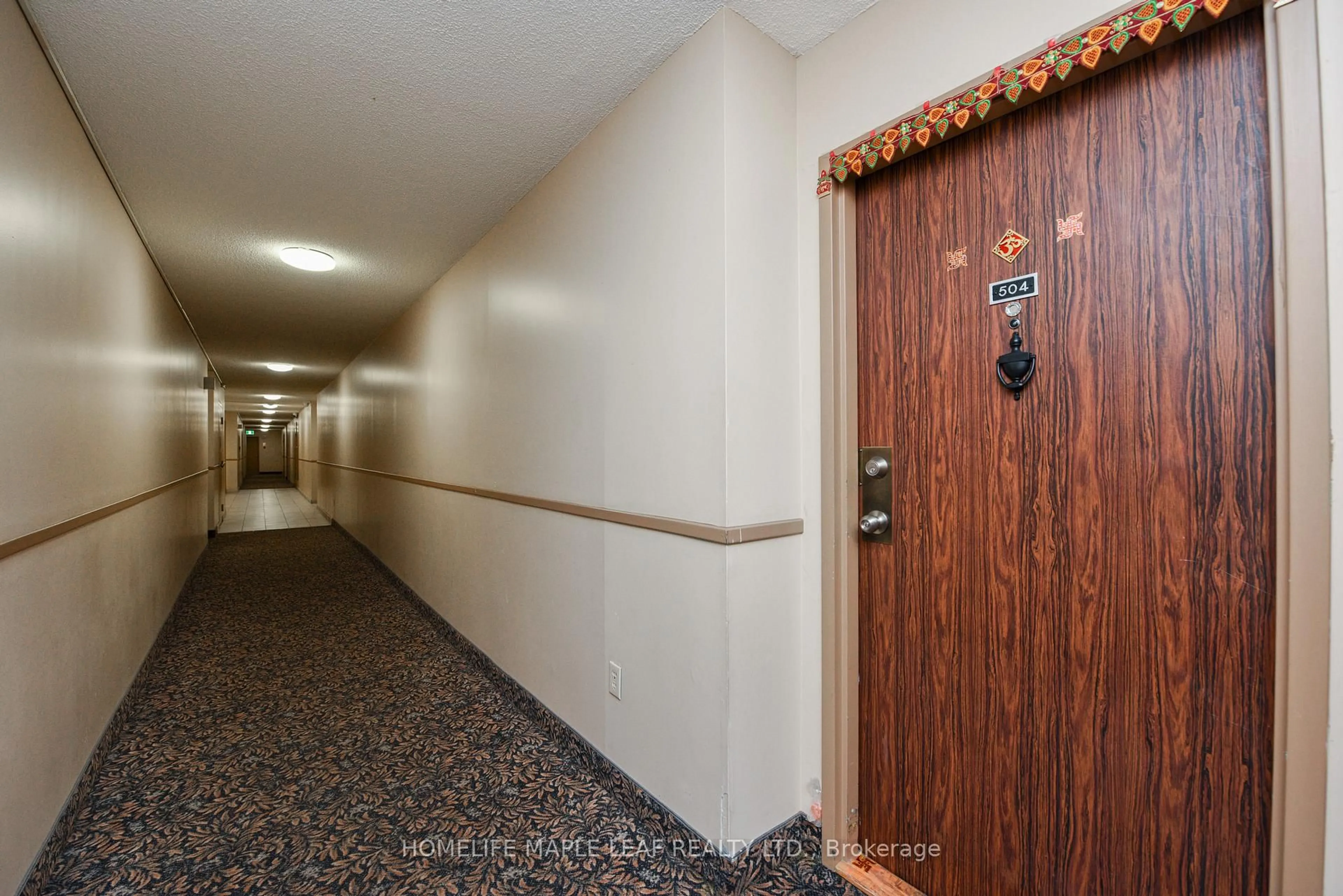 Indoor foyer for 21 Knightsbridge Rd #504, Brampton Ontario L6T 3Y1