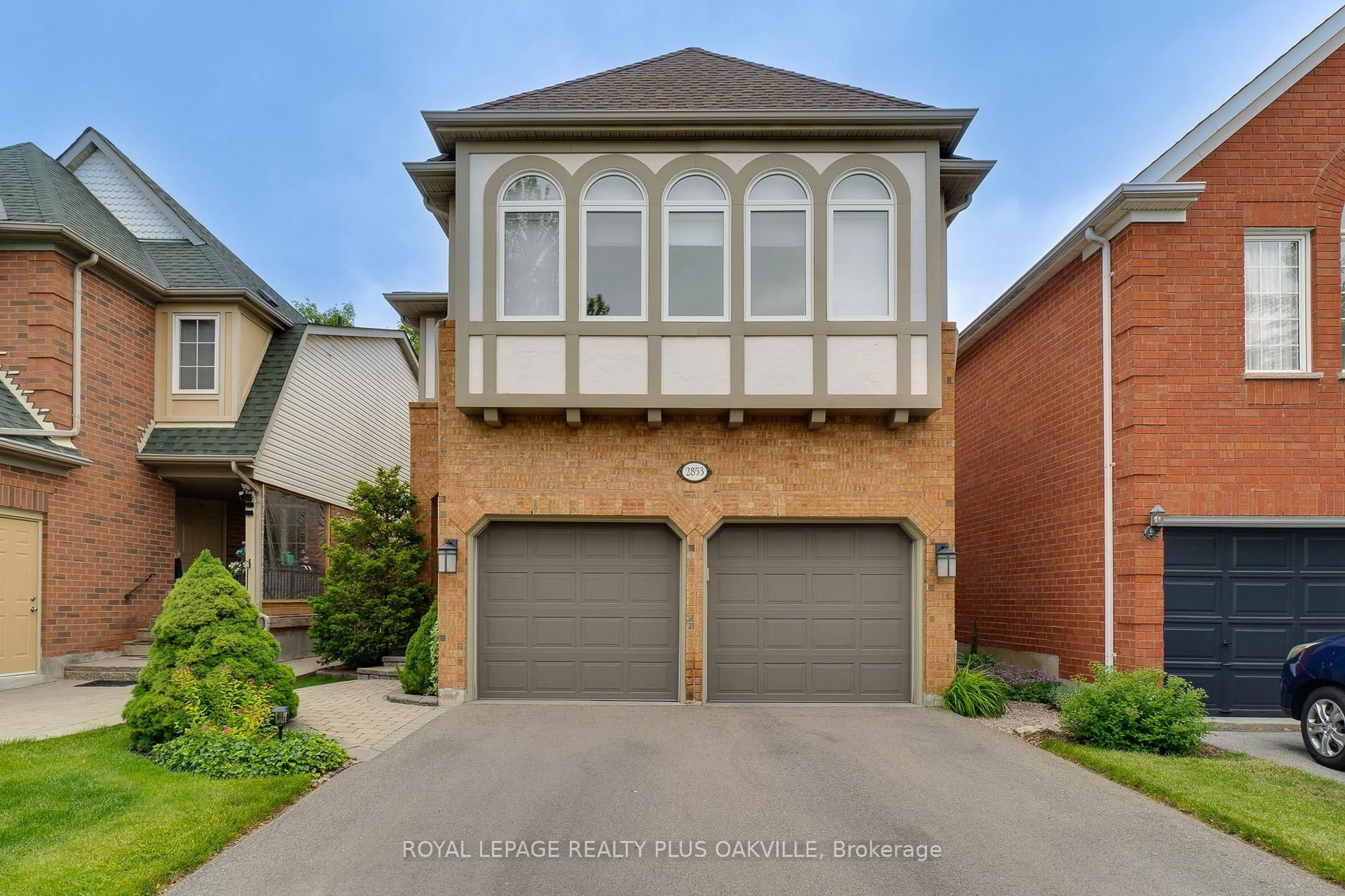 Home with brick exterior material, street for 2853 Cartwright Cres, Mississauga Ontario L5M 5W4