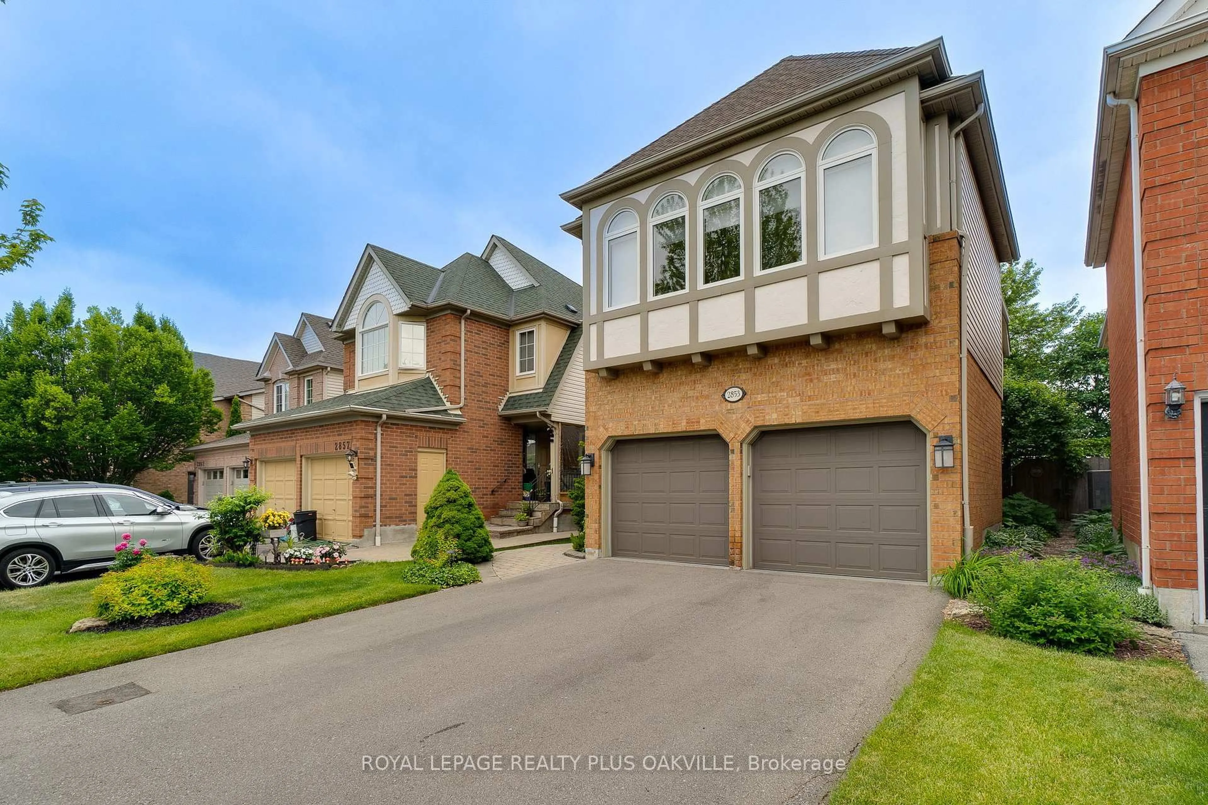 Home with brick exterior material, street for 2853 Cartwright Cres, Mississauga Ontario L5M 5W4