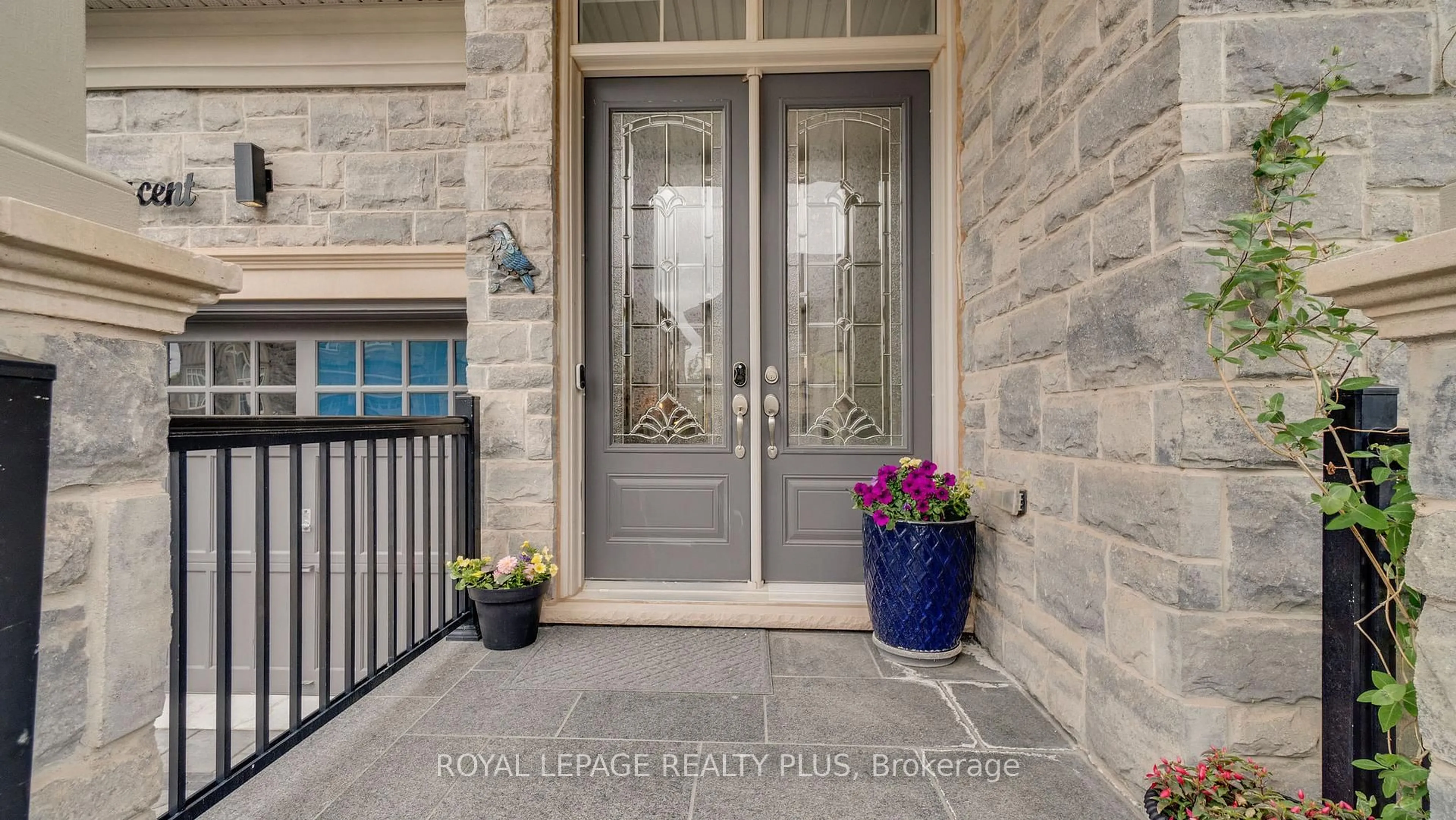 Indoor entryway for 3129 Parsonage Cres, Oakville Ontario L6H 0T9
