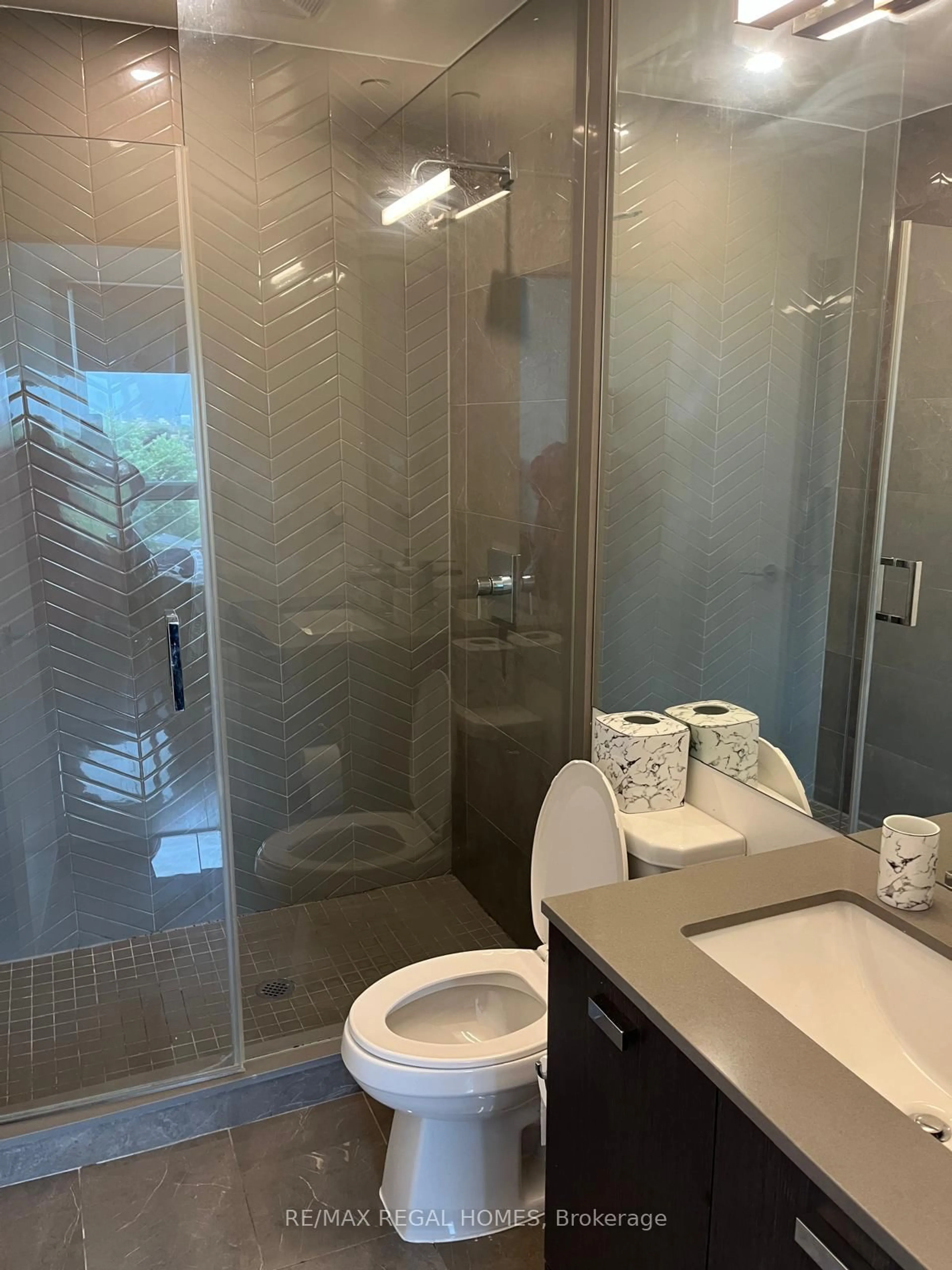 Contemporary bathroom, ceramic/tile floor for 10 De Boers Dr #8, Toronto Ontario M3J 0H1