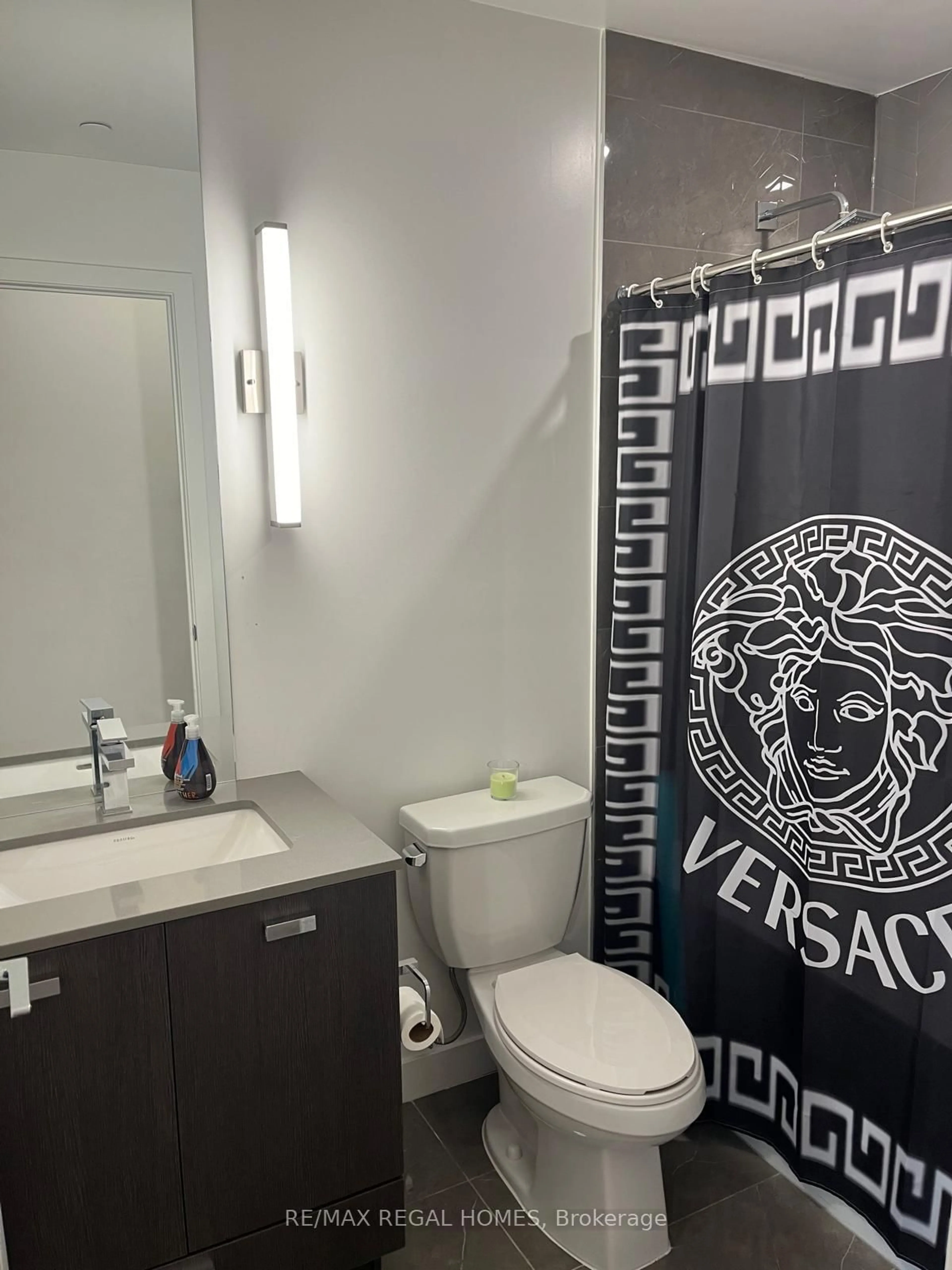 Standard bathroom, unknown for 10 De Boers Dr #8, Toronto Ontario M3J 0H1