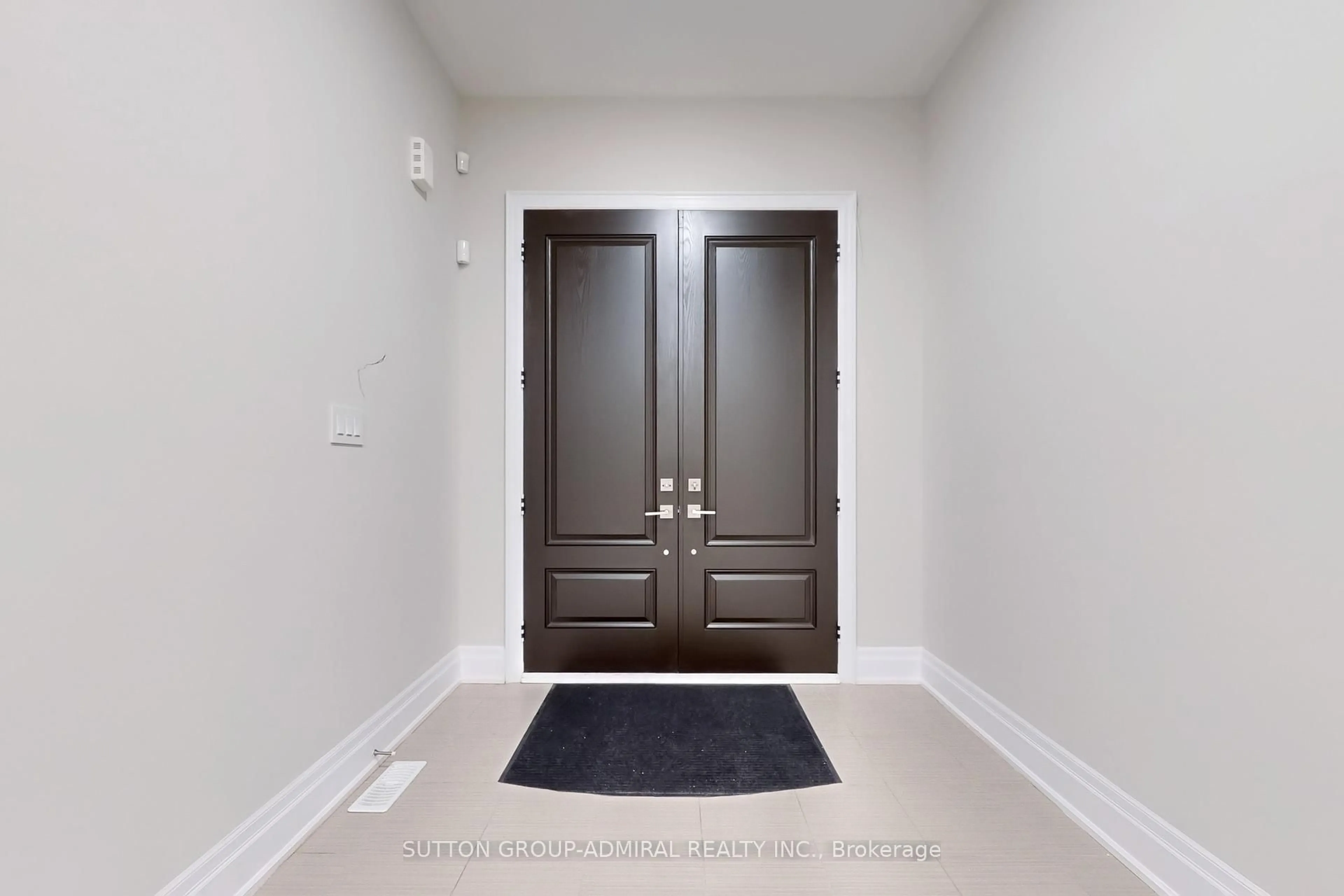 Indoor entryway for 15 Settlers Field Rd, Brampton Ontario L6X 5P2