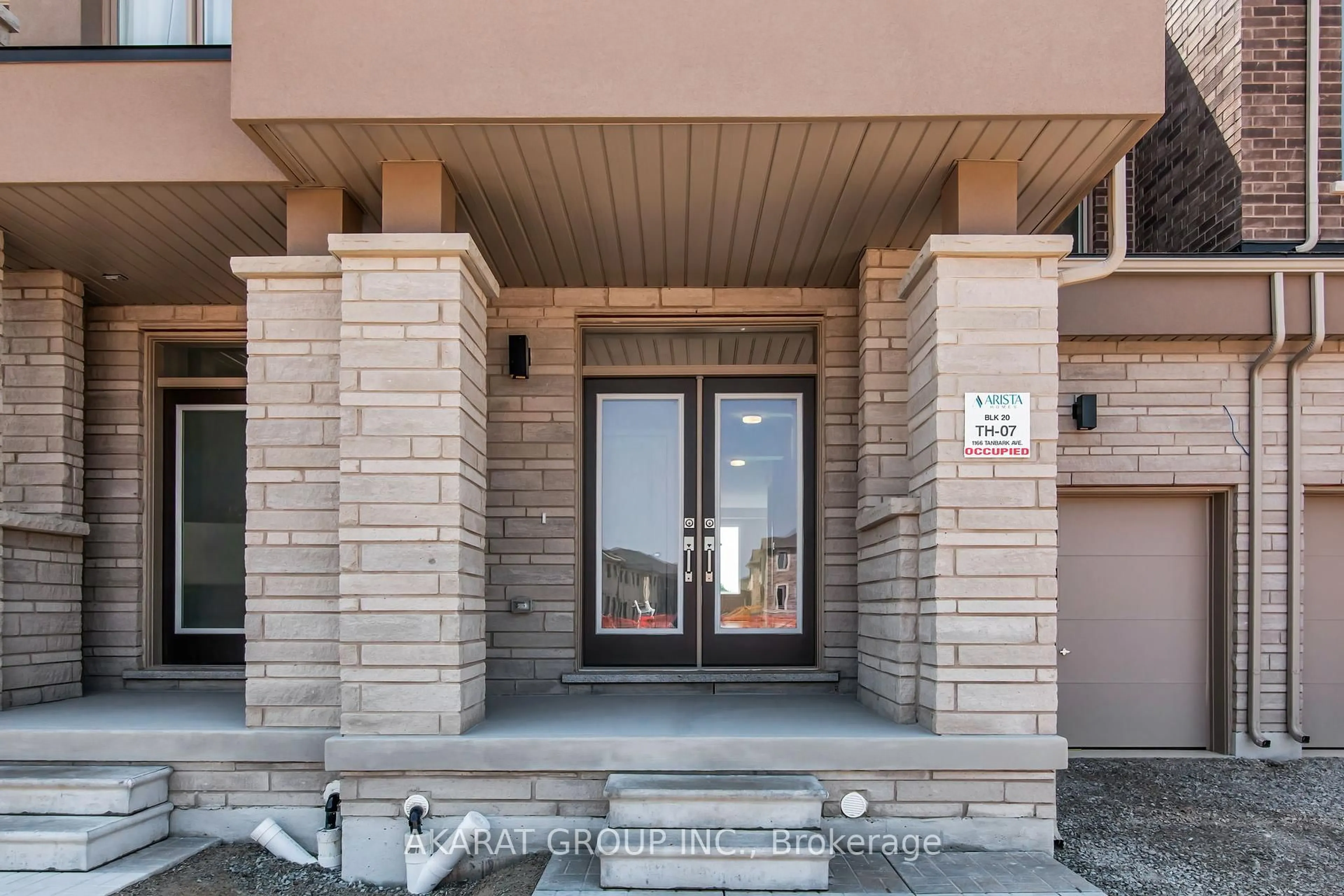 Indoor entryway for 1166 Tanbark Ave, Oakville Ontario L6H 8C4