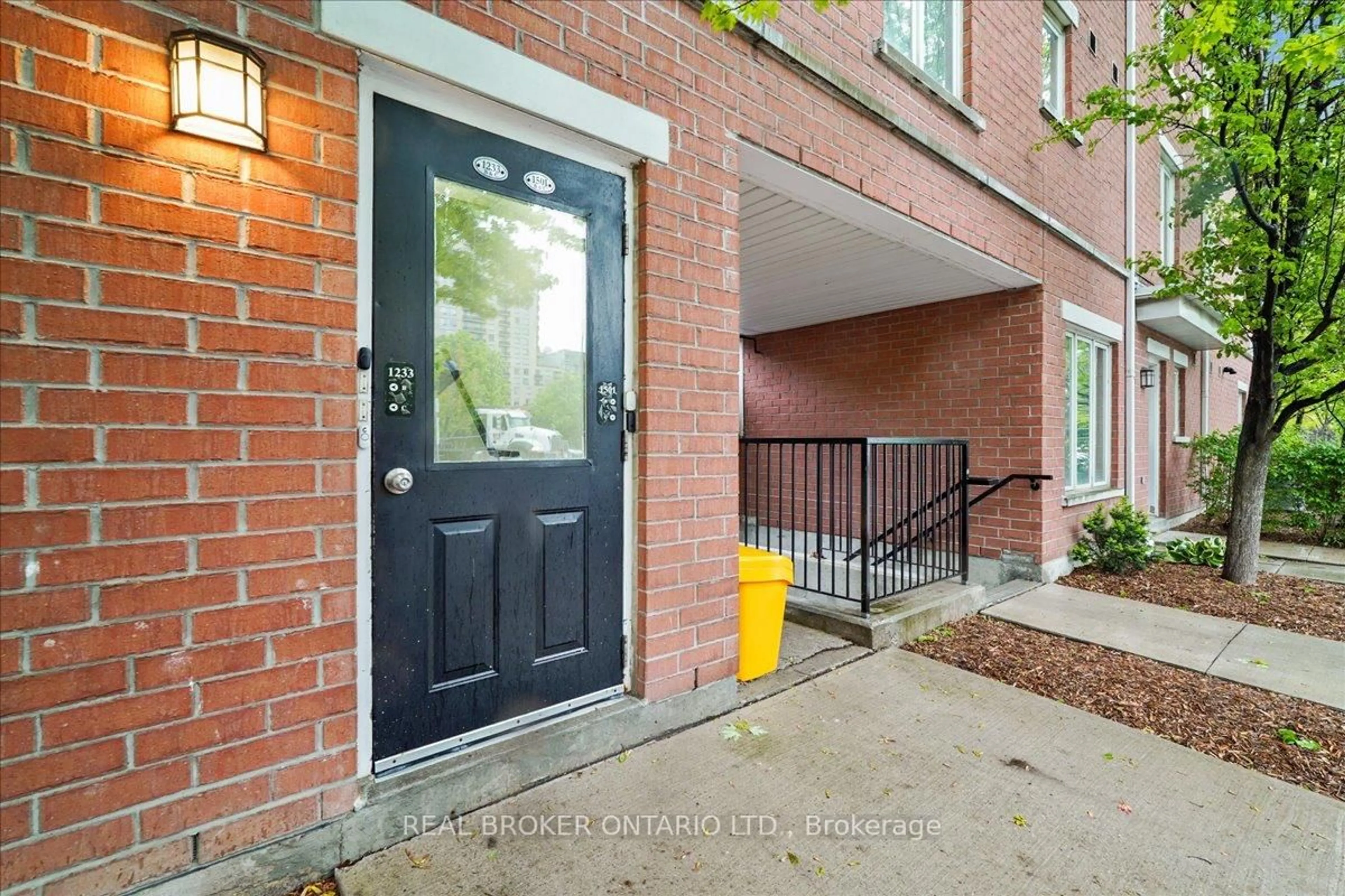 Indoor entryway for 22 Laidlaw St #1233C, Toronto Ontario M6K 1X2