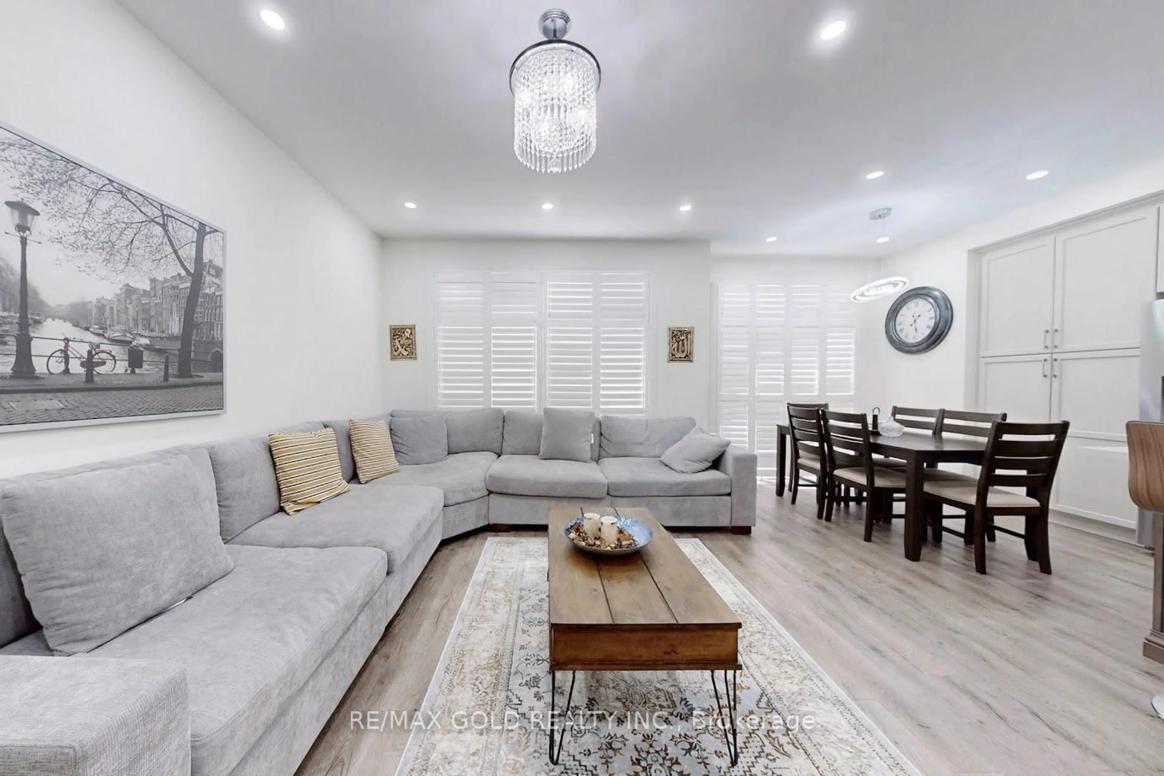 Living room with furniture, unknown for 1230 Hazel Way, Milton Ontario L9E 1S1