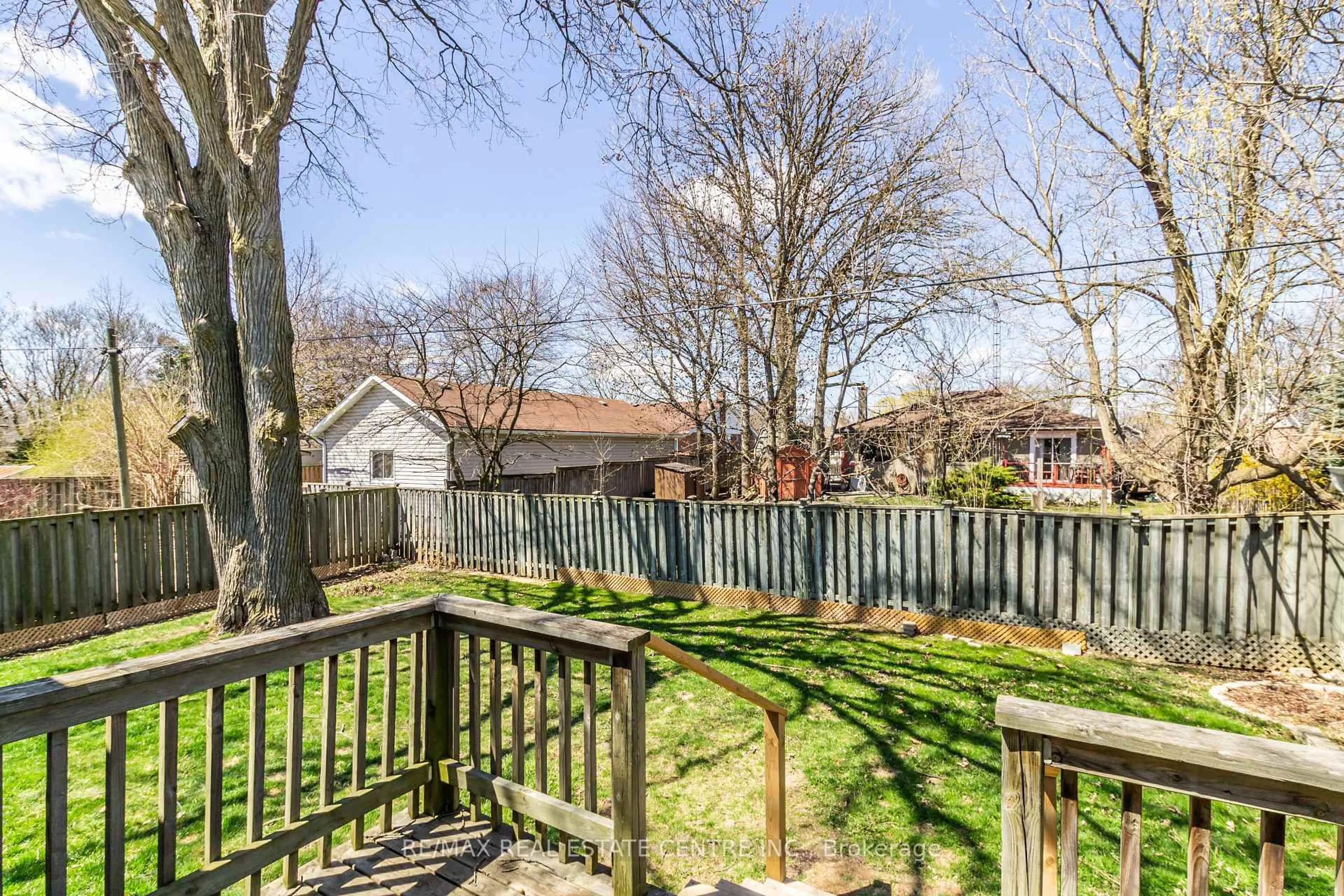 Patio, unknown for 105 Anne Blvd, Milton Ontario L9T 1A1