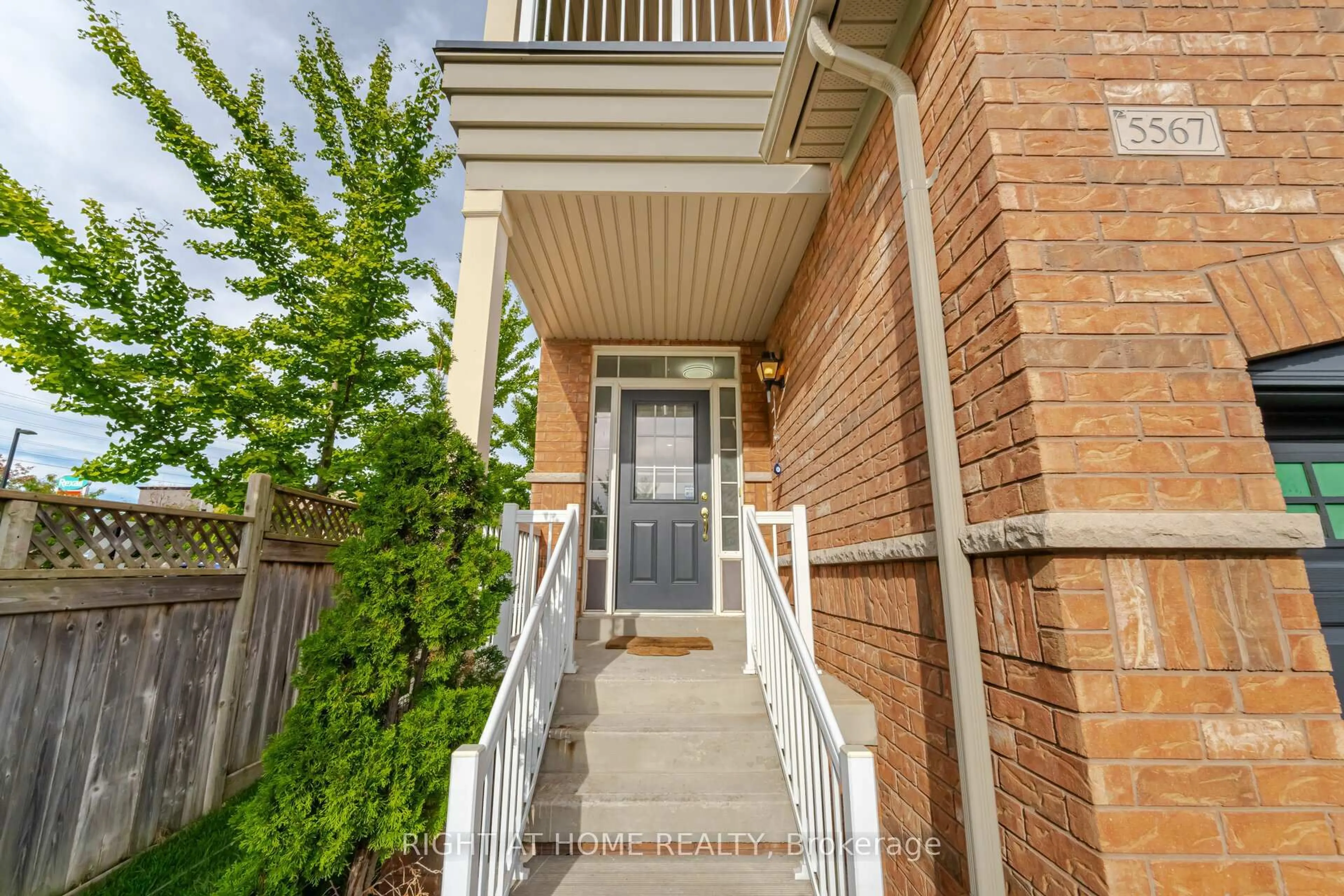 Unknown for 5567 Bonnie St, Mississauga Ontario L5M 0N7