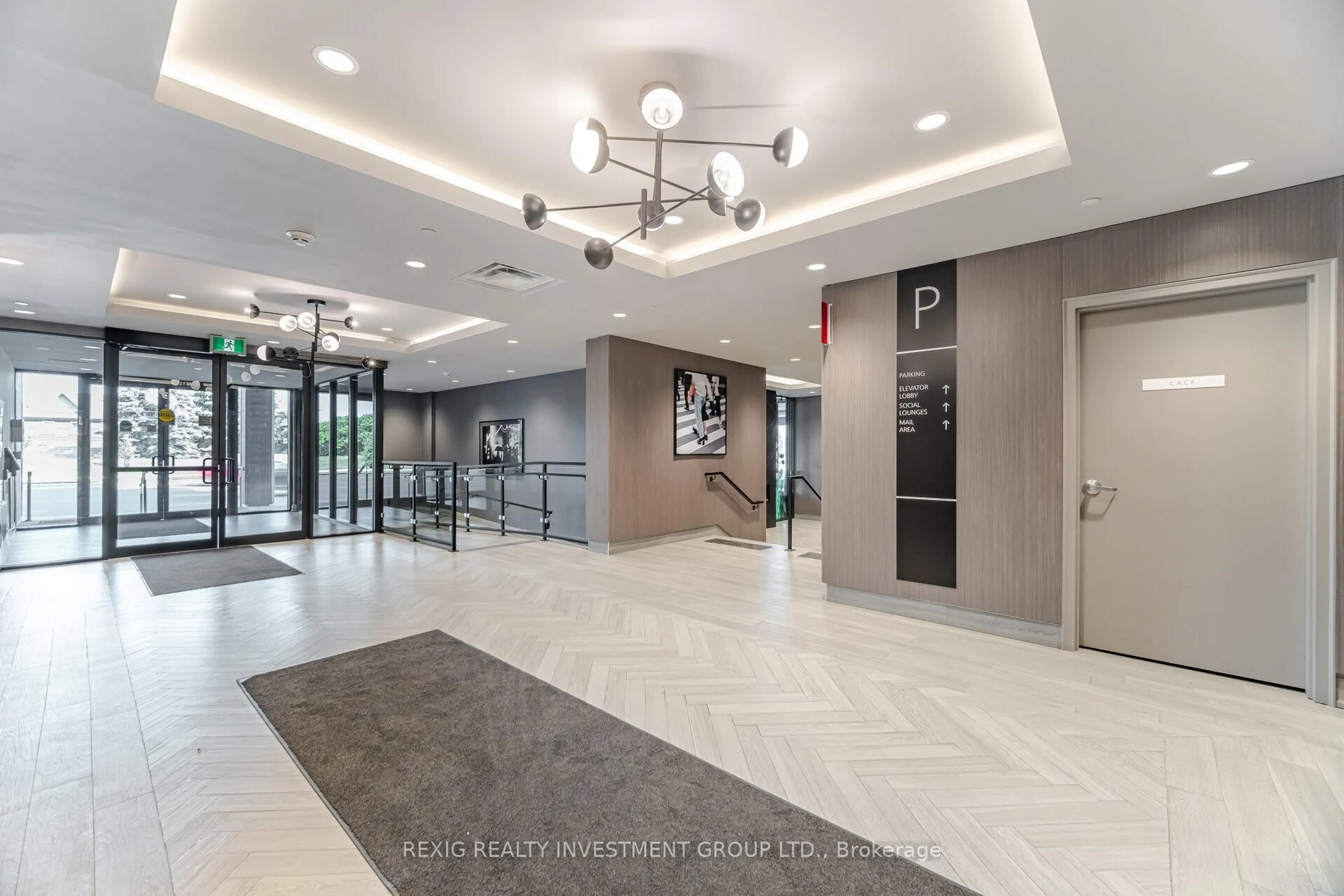 Indoor foyer for 95 DUNDAS St #613, Oakville Ontario L6M 5N4