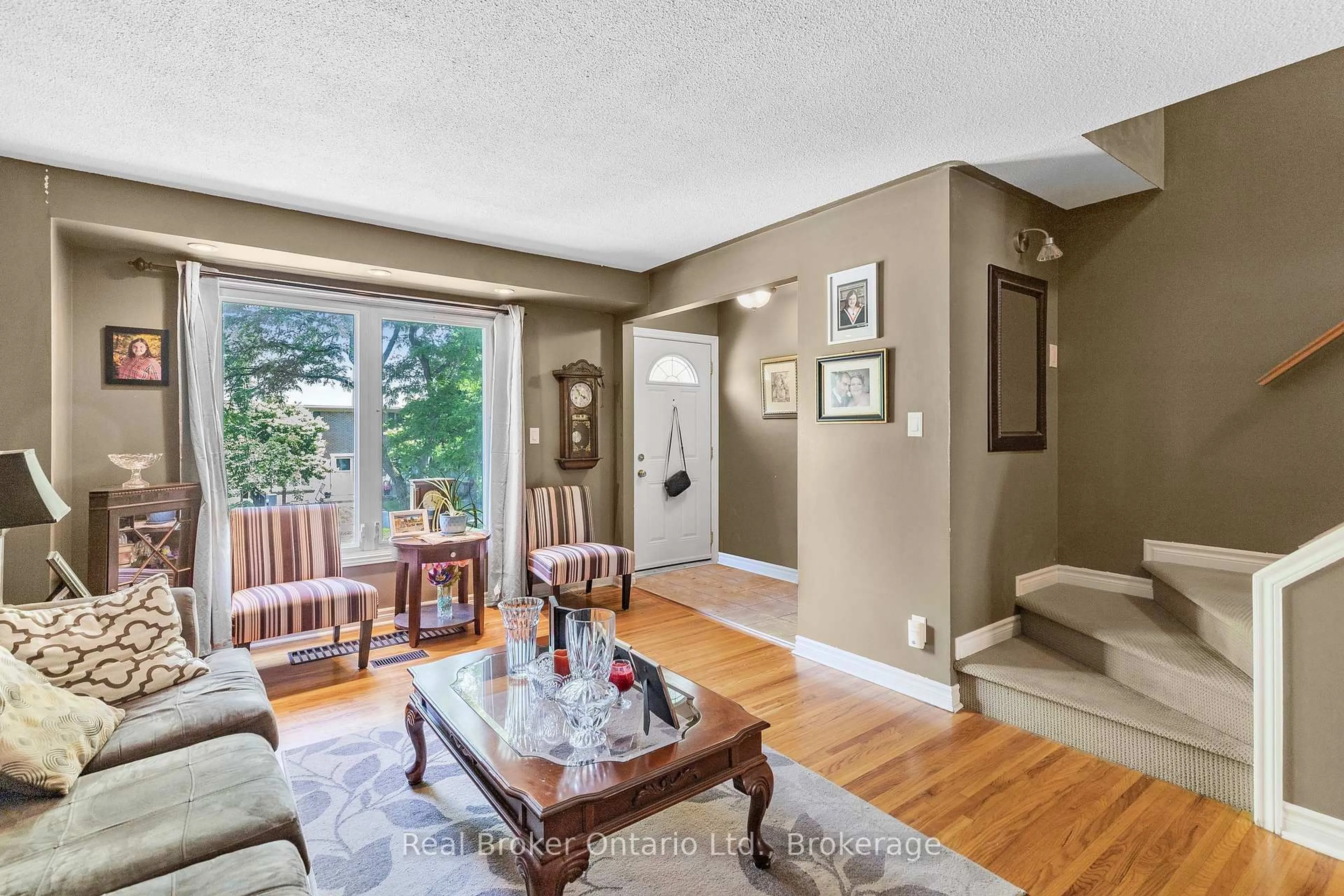 Living room with furniture, unknown for 2111 Meadowbrook Rd #k, Burlington Ontario L7P 2A5