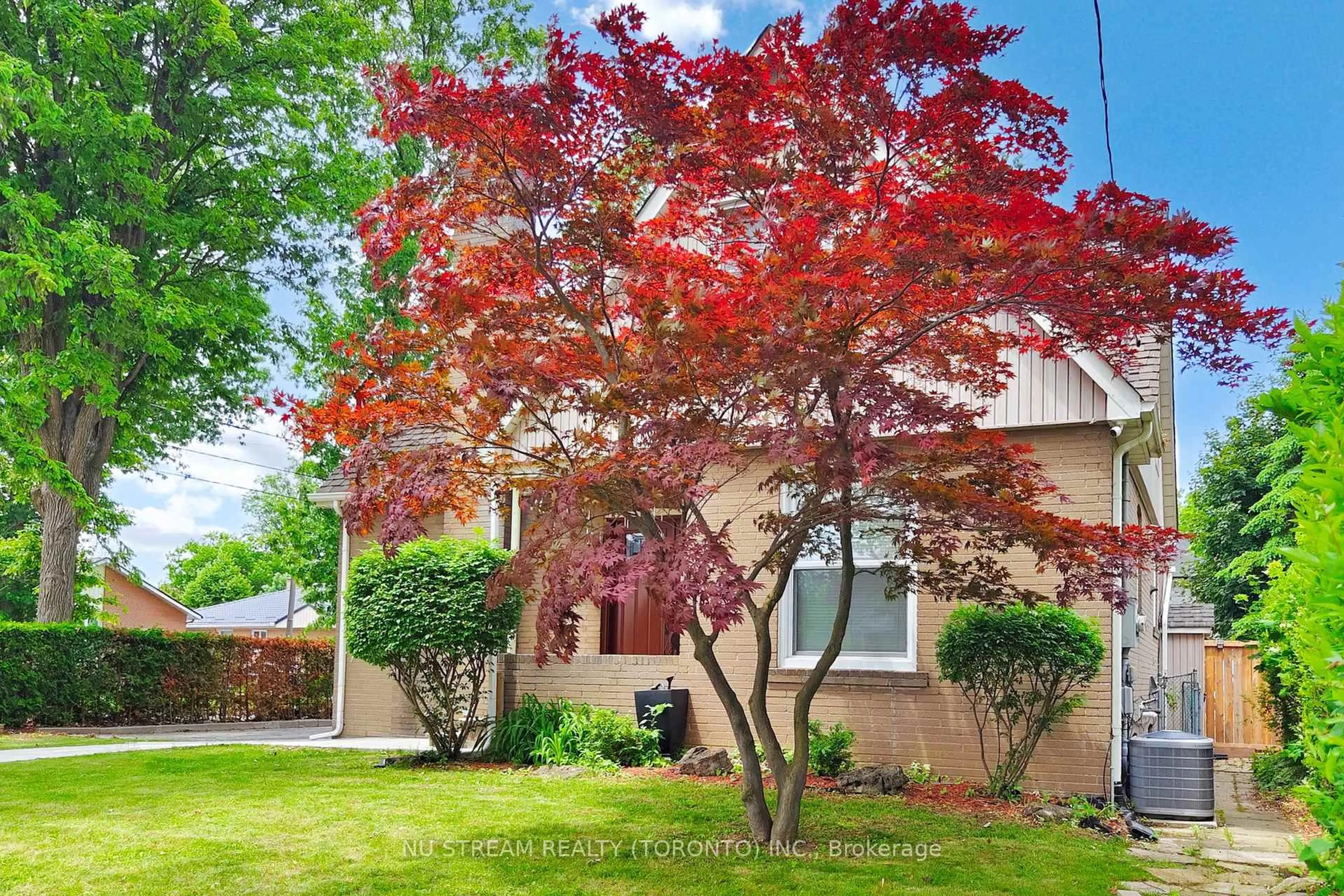 A pic from outside/outdoor area/front of a property/back of a property/a pic from drone, street for 26 Gregory St, Brampton Ontario L6Y 1G1