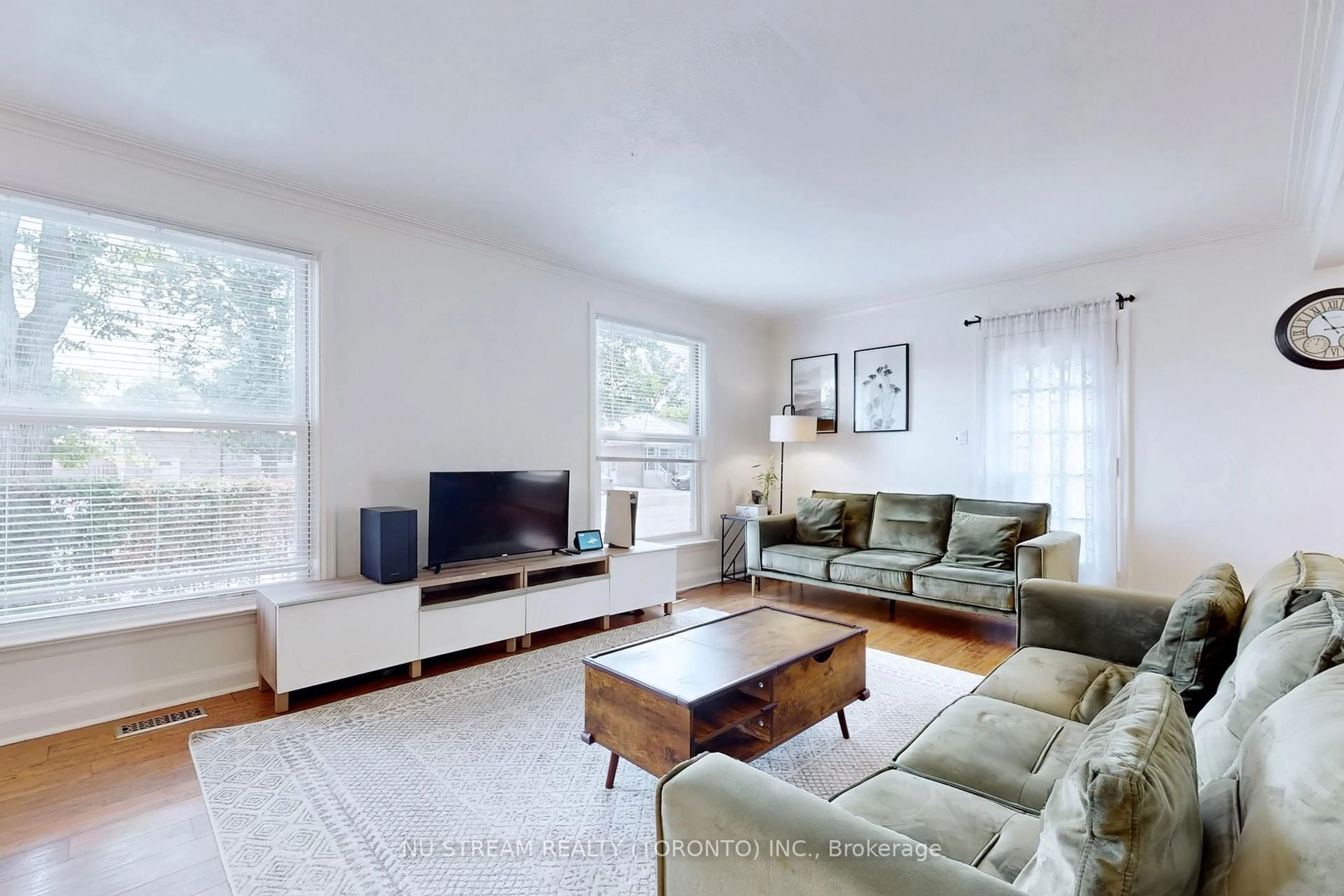 Living room with furniture, unknown for 26 Gregory St, Brampton Ontario L6Y 1G1