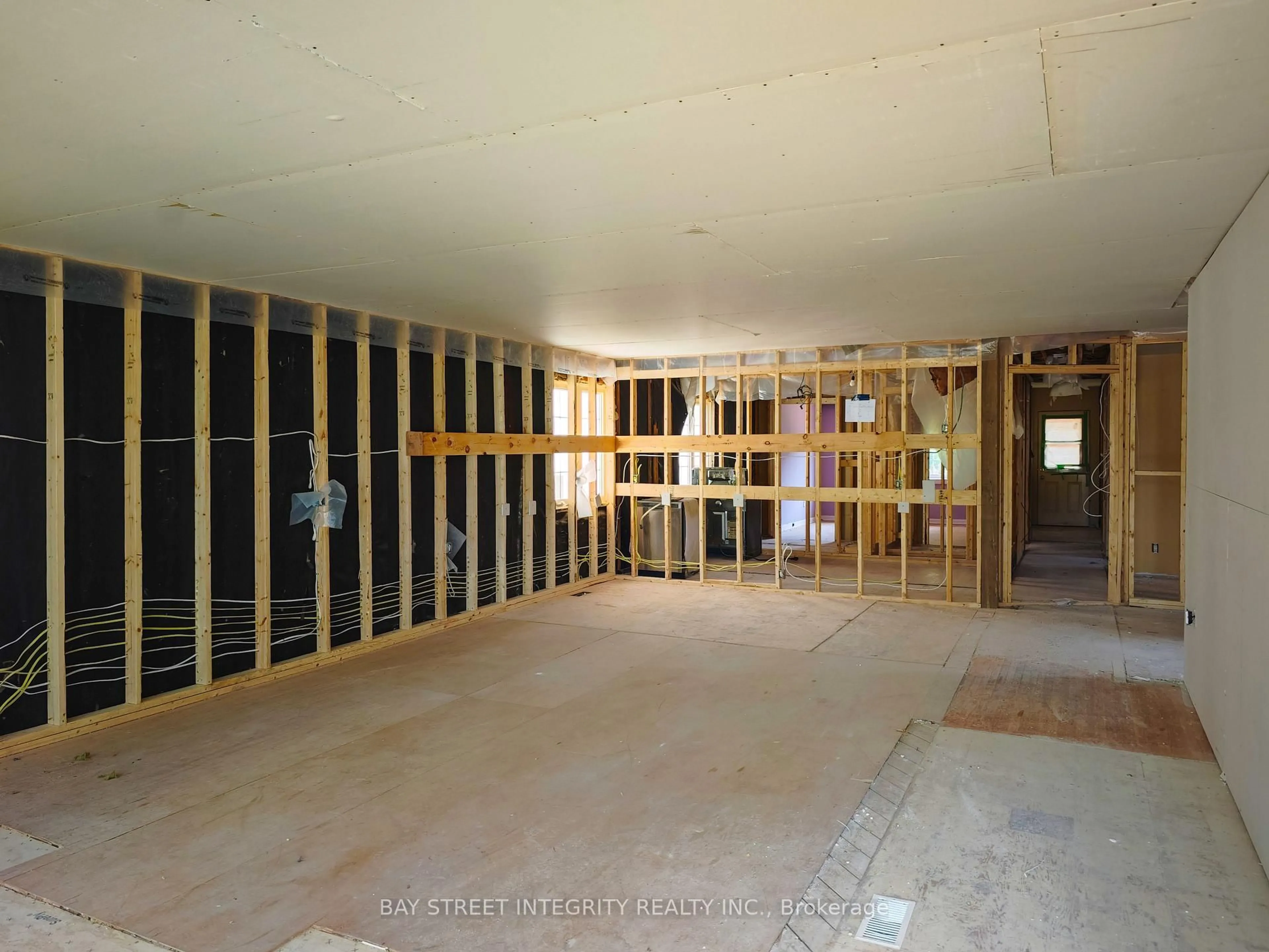 Indoor foyer for 99 Regent Rd, Toronto Ontario M3K 1H2