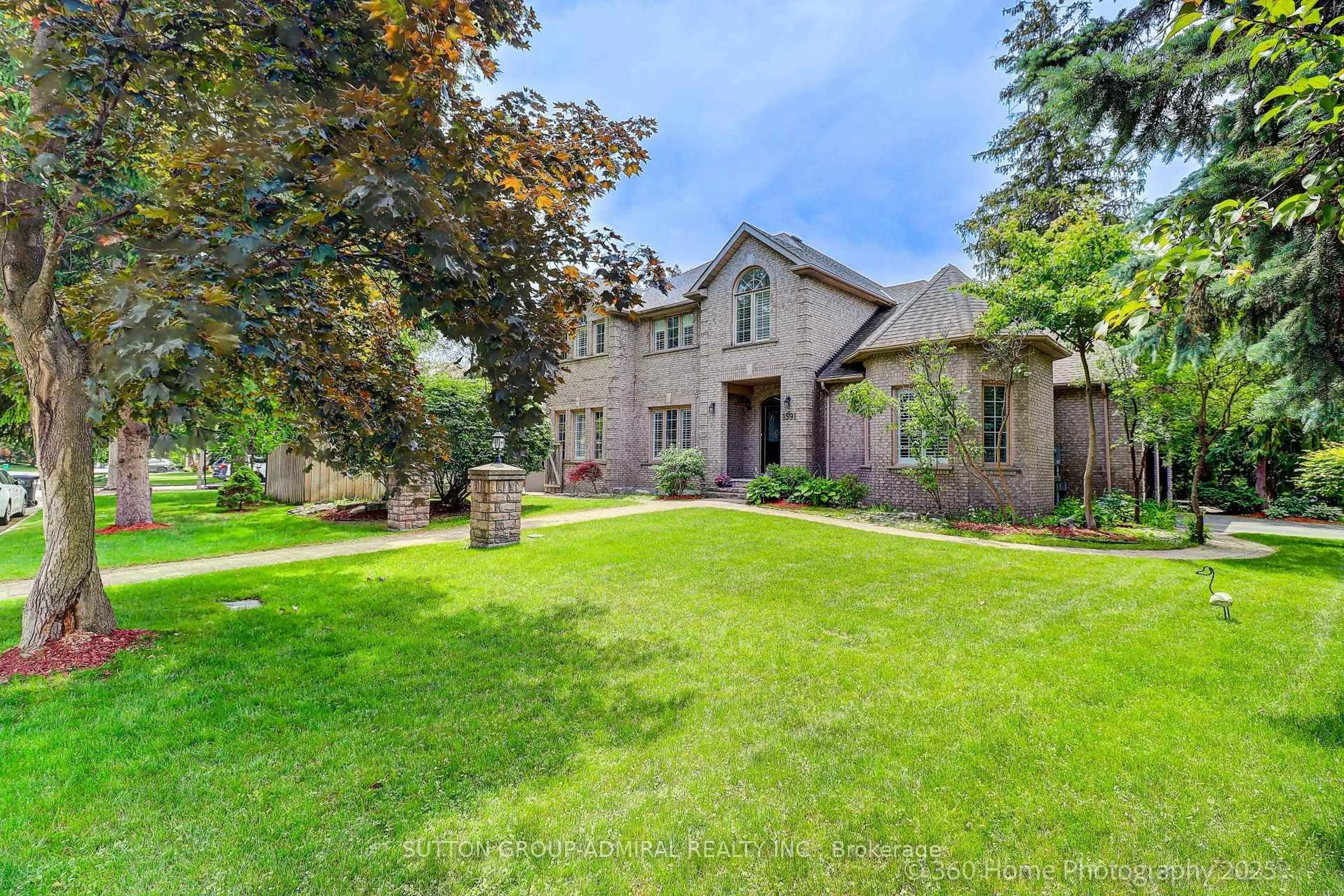 Home with brick exterior material, street for 1591 Hampshire Cres, Mississauga Ontario L5G 4S9