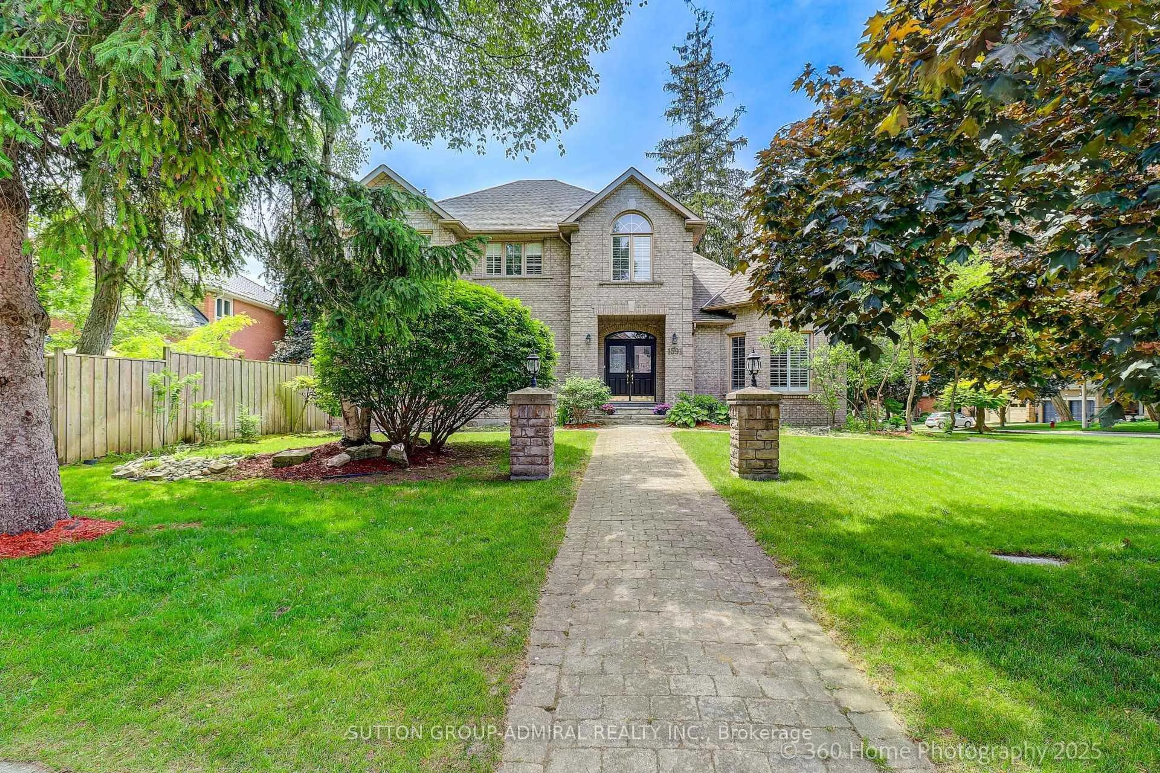 Home with brick exterior material, street for 1591 Hampshire Cres, Mississauga Ontario L5G 4S9