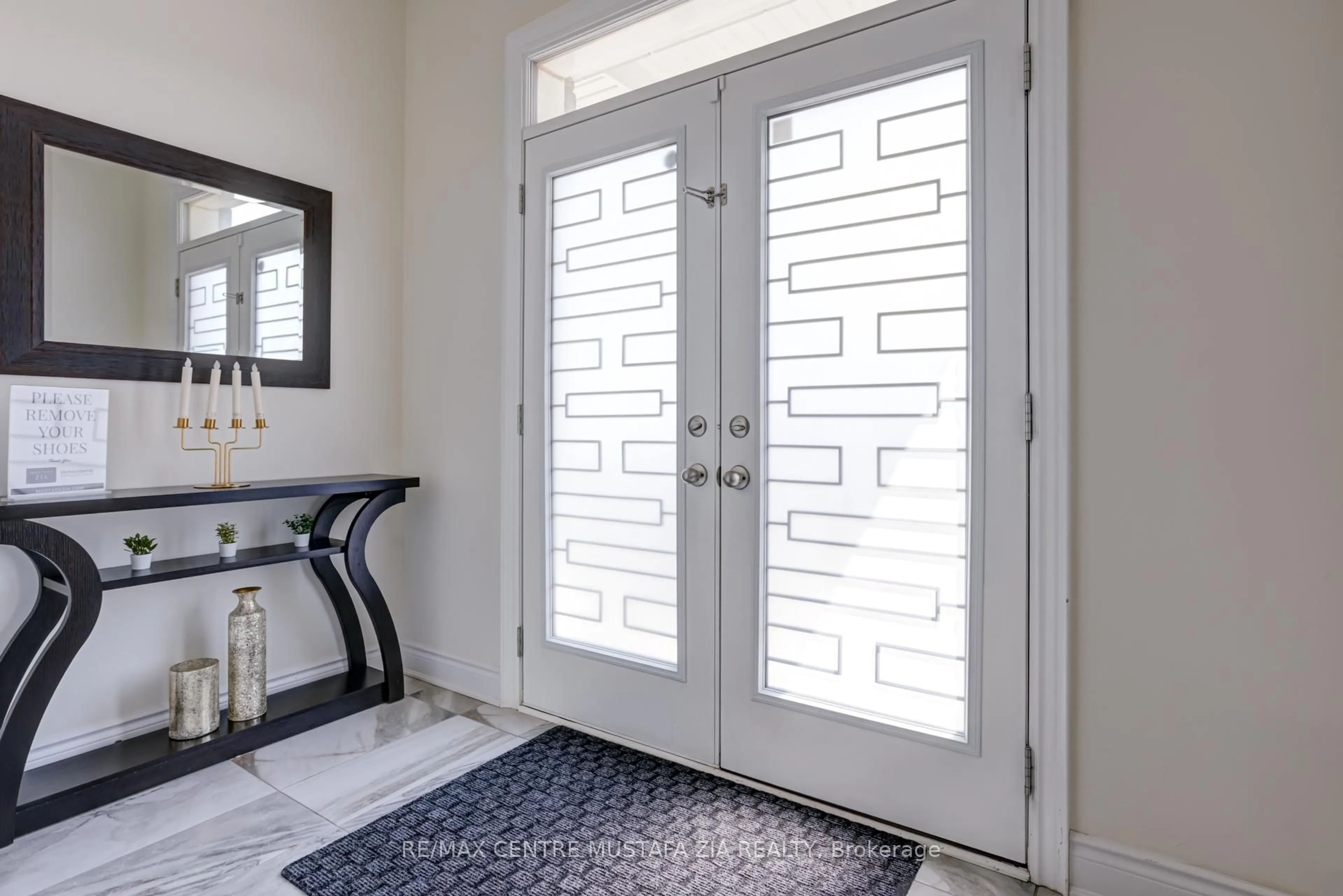 Indoor entryway for 708 Kennedy Circ, Milton Ontario L9E 1R9