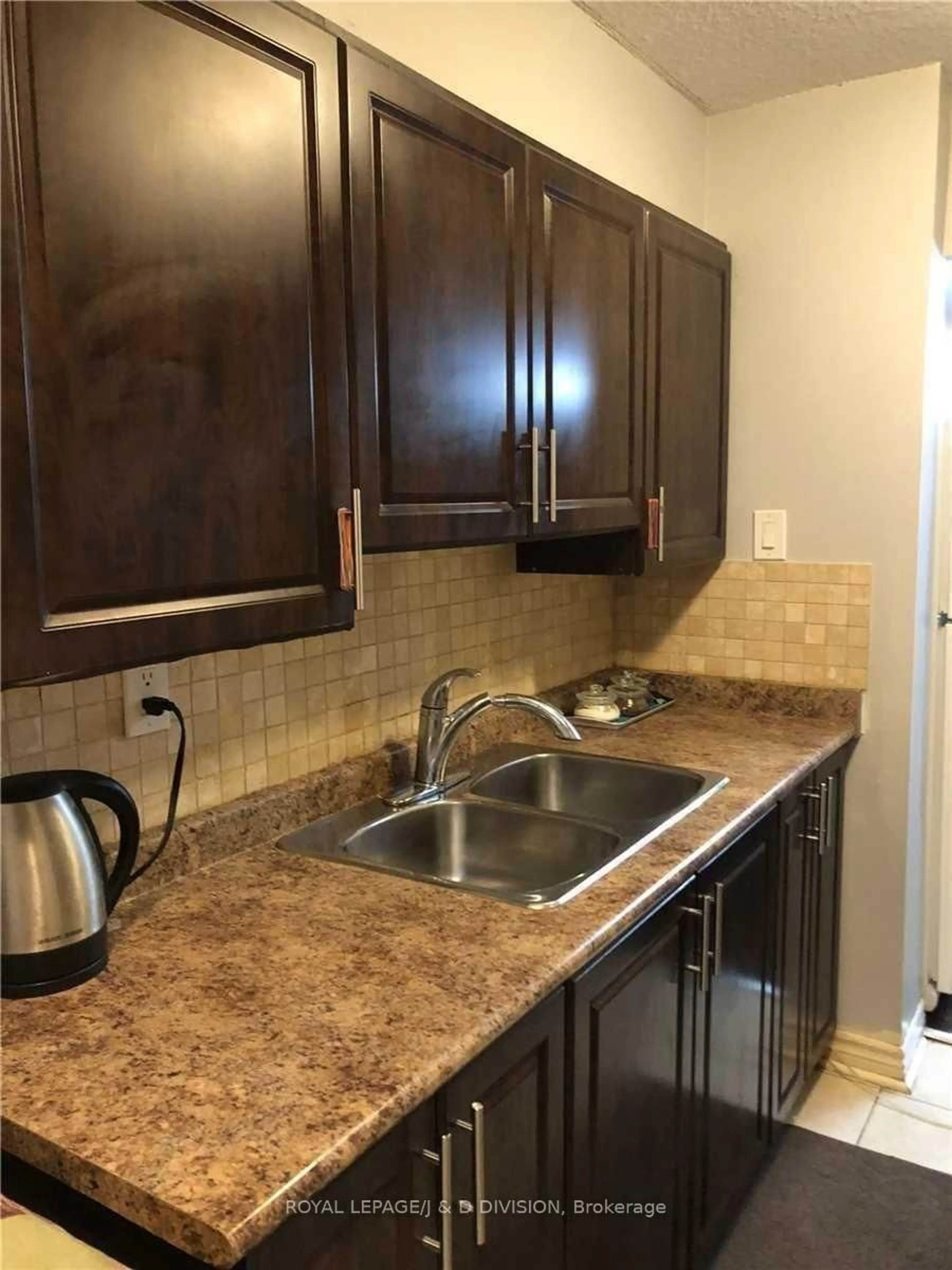 Standard kitchen, unknown for 10 Tobermory Dr #602, Toronto Ontario M3N 2Y5