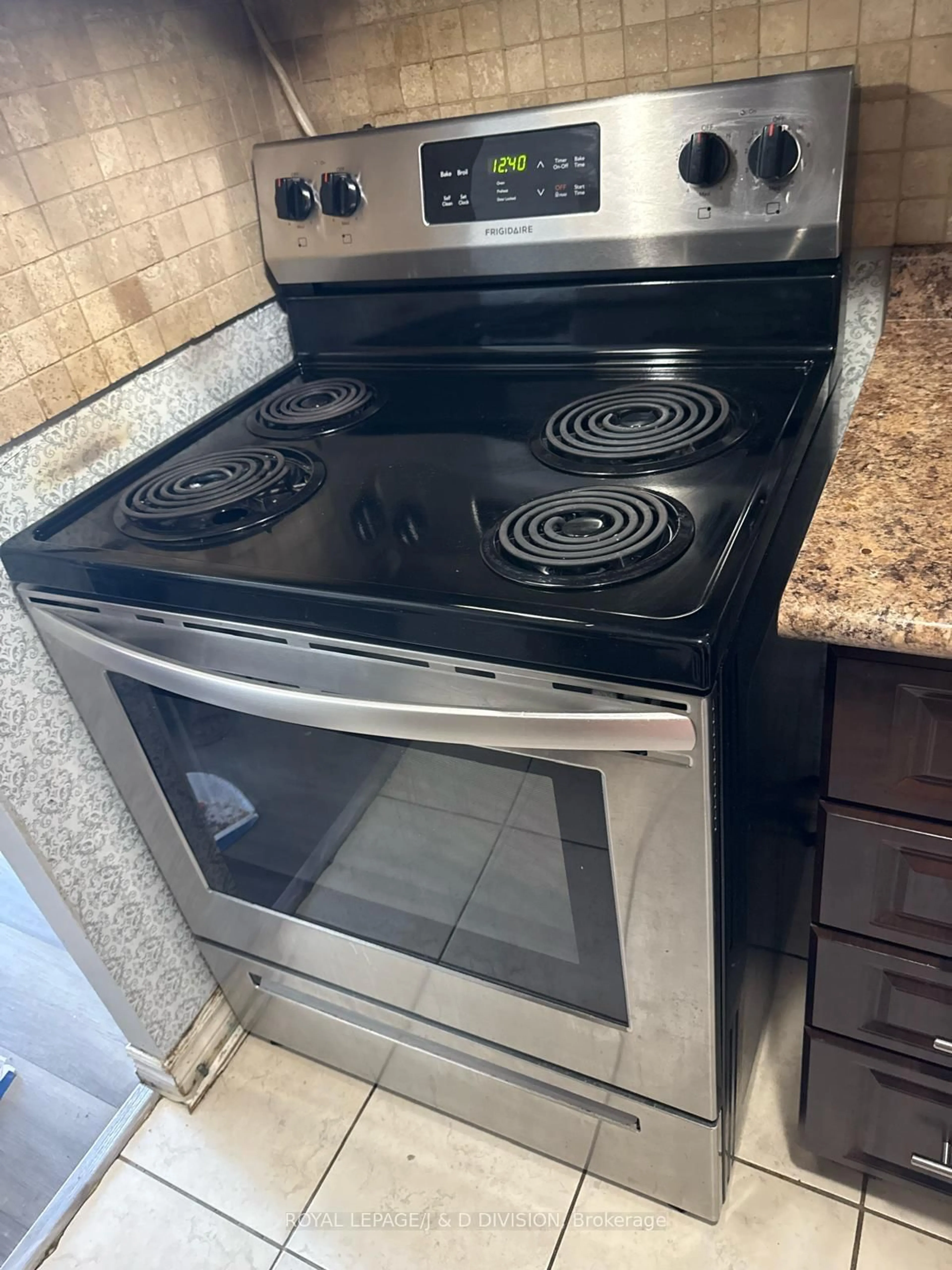 Standard kitchen, ceramic/tile floor for 10 Tobermory Dr #602, Toronto Ontario M3N 2Y5