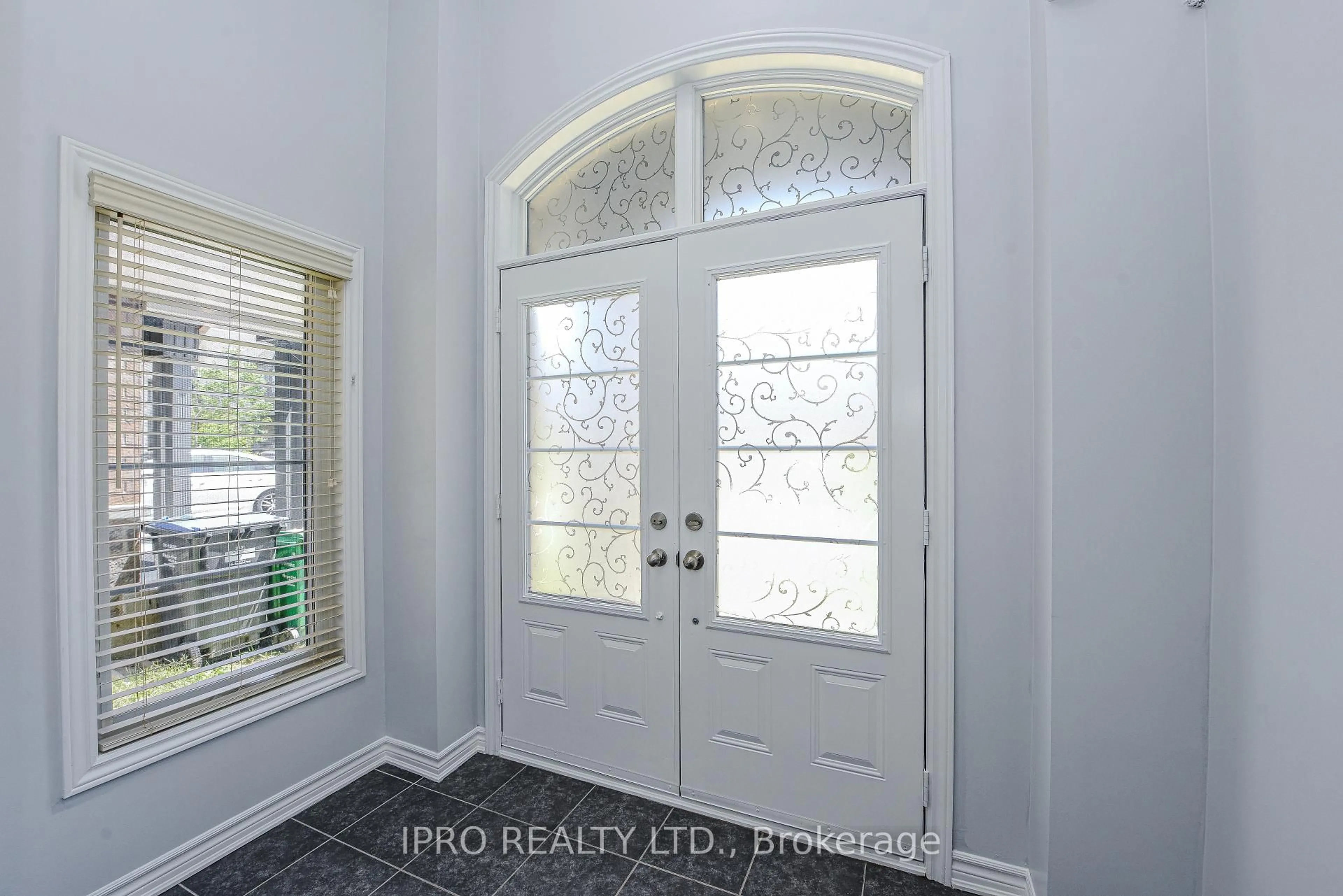 Indoor entryway for 29 Gammon Cres, Brampton Ontario L6Y 6B7