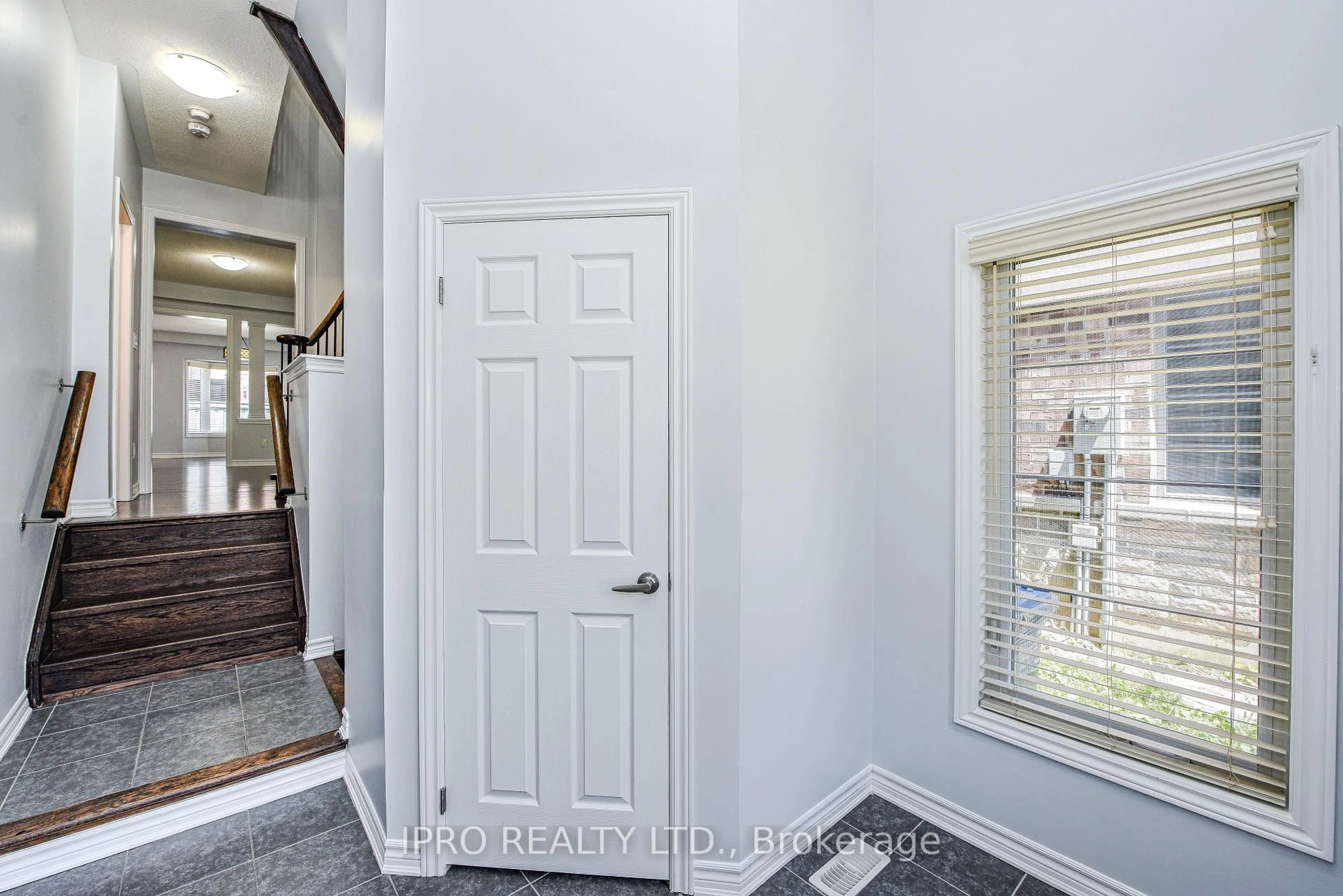 Indoor entryway for 29 Gammon Cres, Brampton Ontario L6Y 6B7