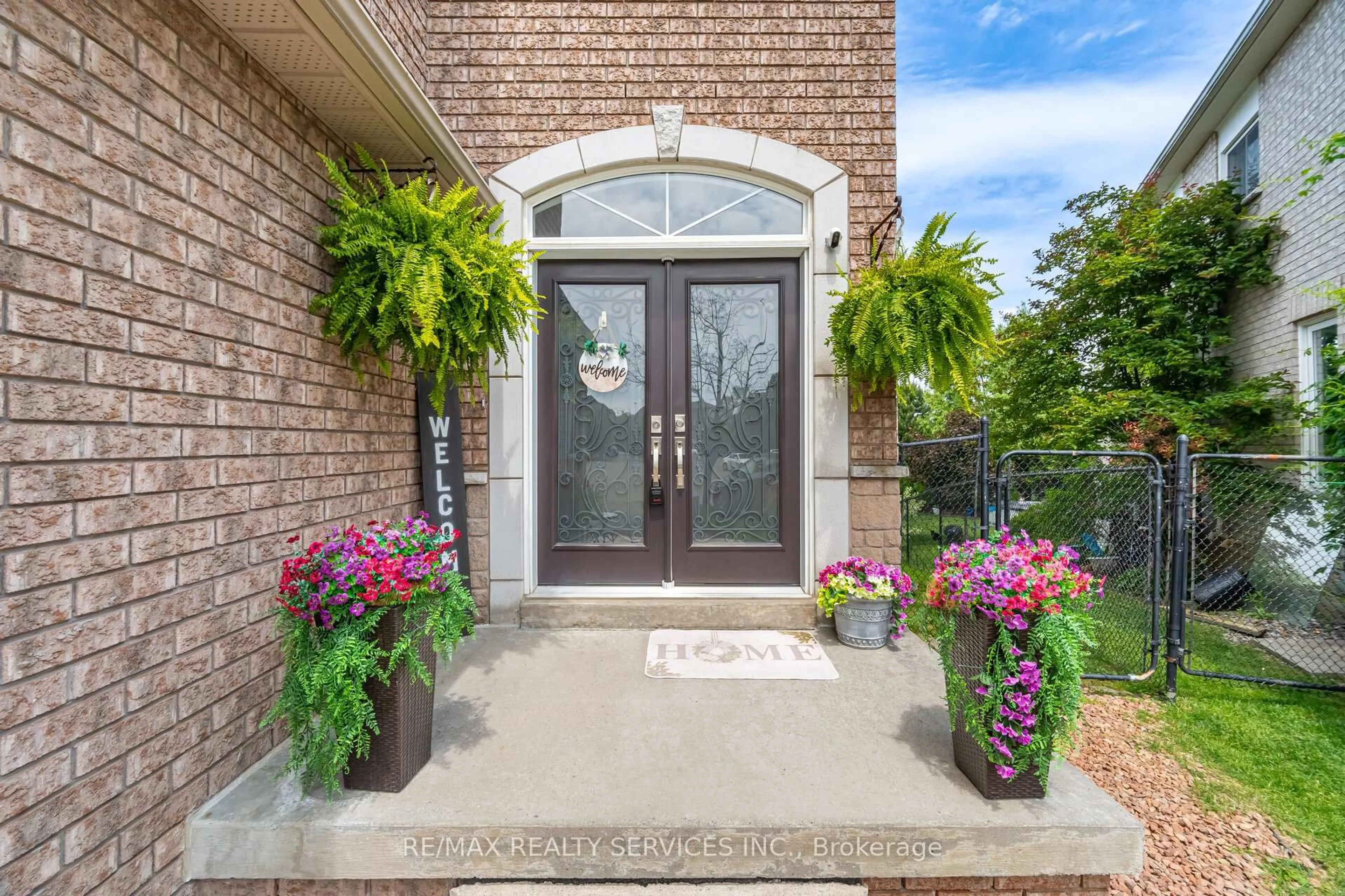 Indoor entryway for 21 Hesketh Crt, Caledon Ontario L7C 1C6