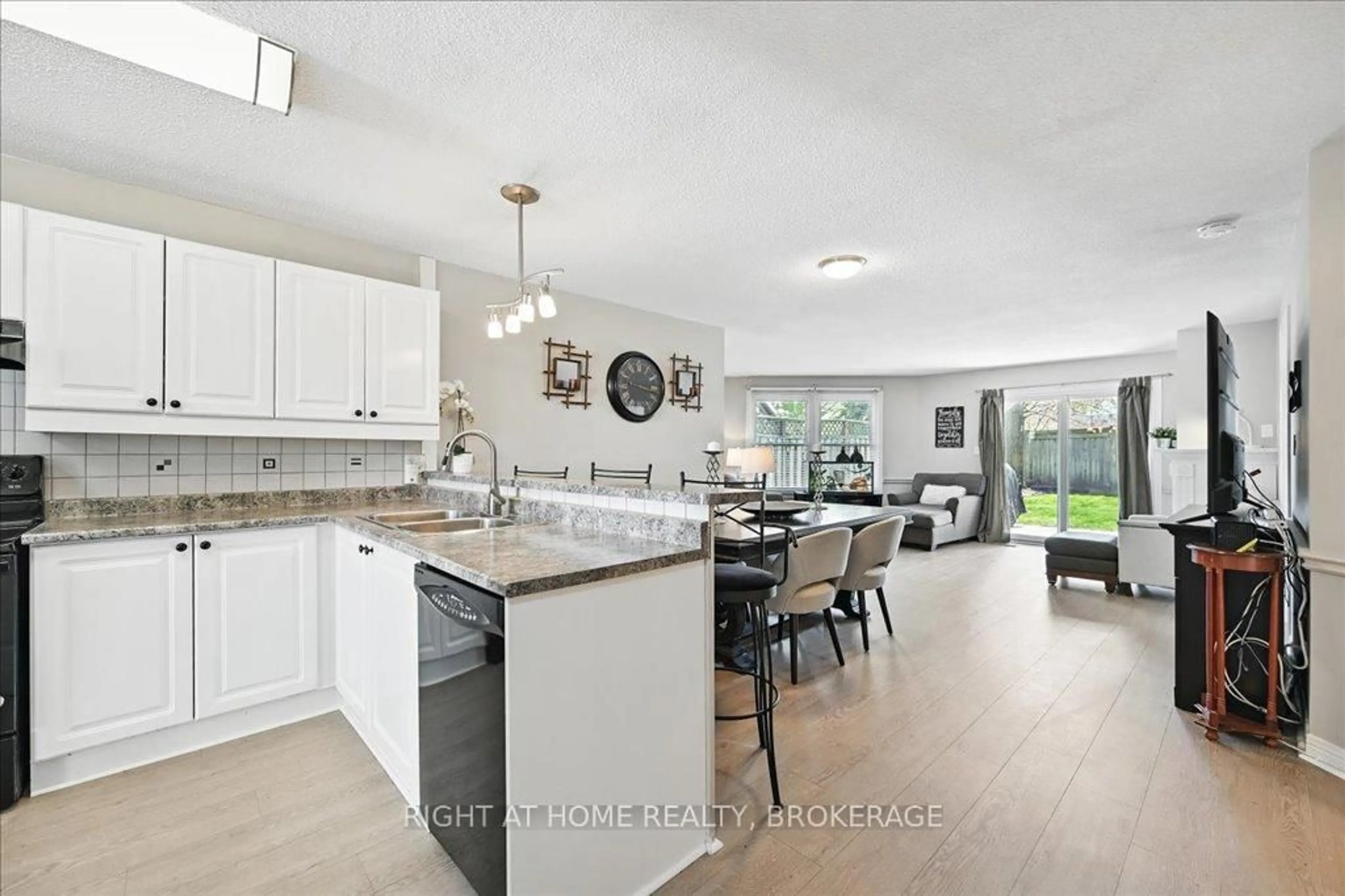 Open concept kitchen, ceramic/tile floor for 1210 Thorpe Rd #417, Burlington Ontario L7S 2H1
