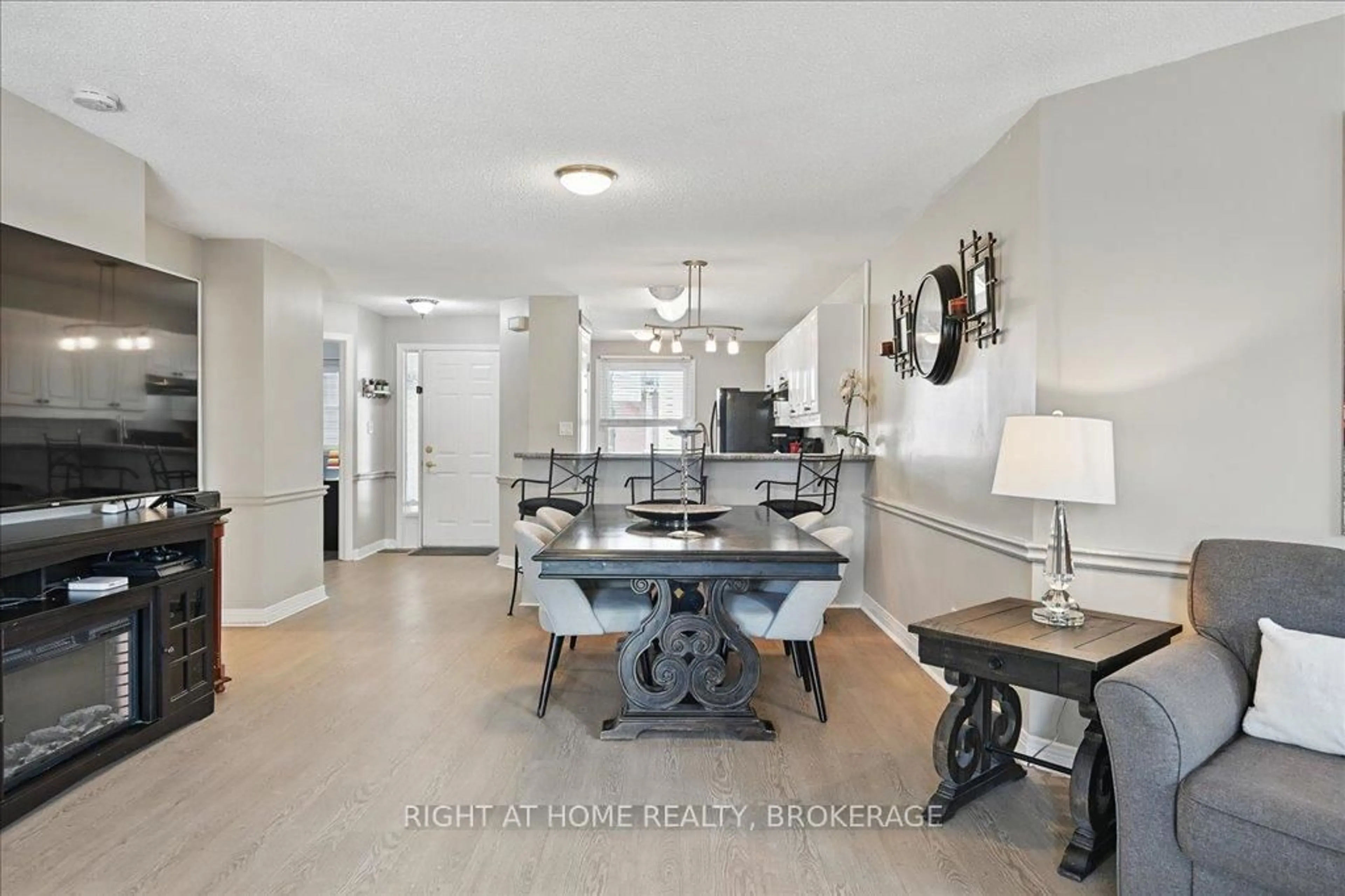 Open concept kitchen, ceramic/tile floor for 1210 Thorpe Rd #417, Burlington Ontario L7S 2H1