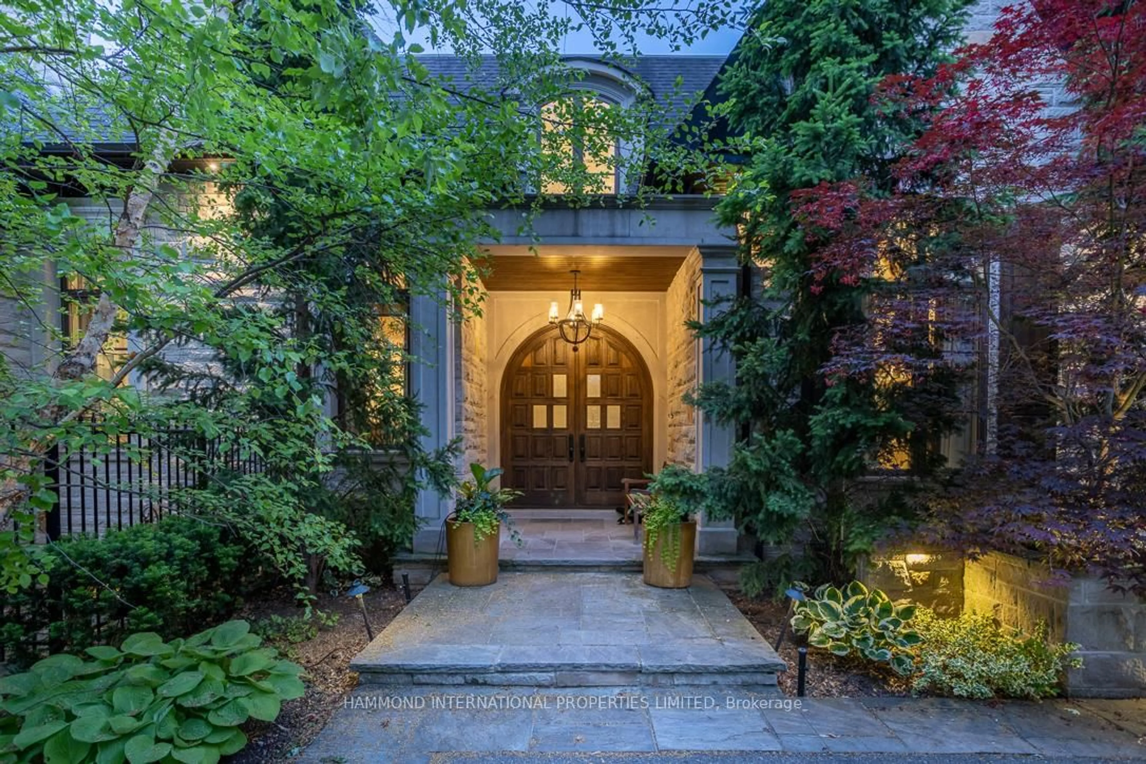 Indoor entryway for 42 Lorraine Gdns, Toronto Ontario M9B 4Z6