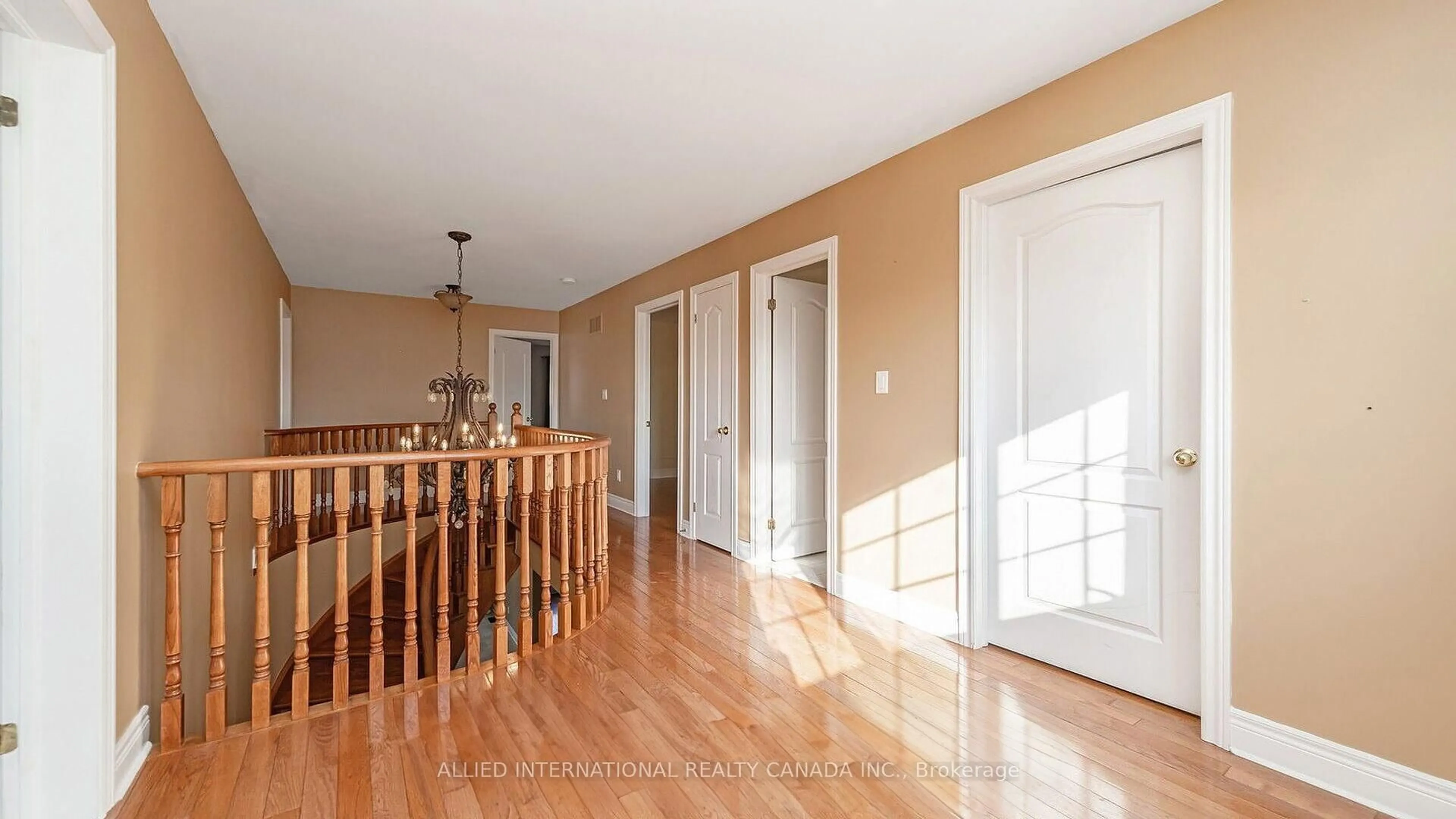 Indoor foyer for 67 Saint Hubert Dr, Brampton Ontario L6P 1Y5