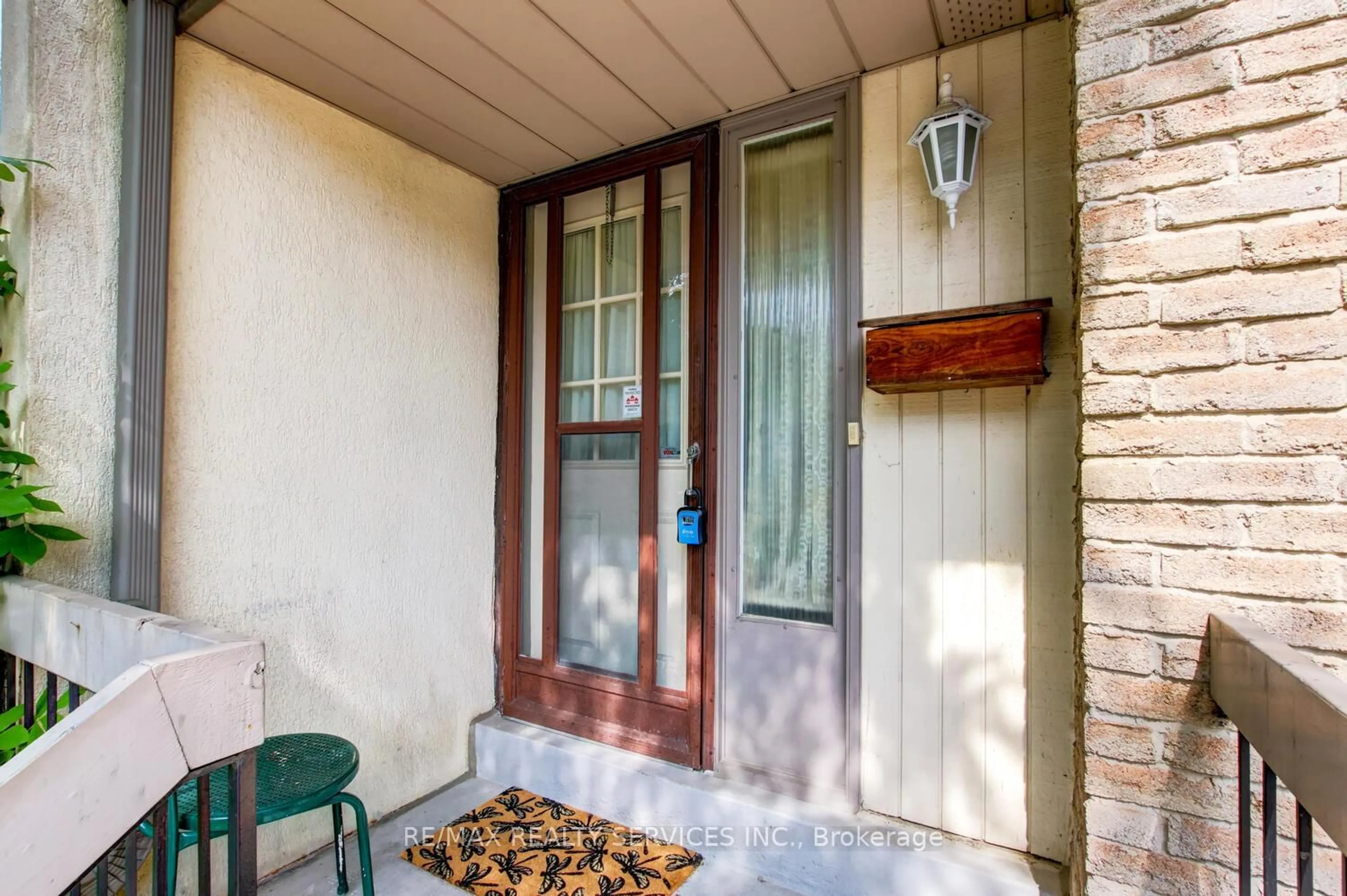 Indoor entryway for 112 Ashton Cres #112, Brampton Ontario L6S 3J9