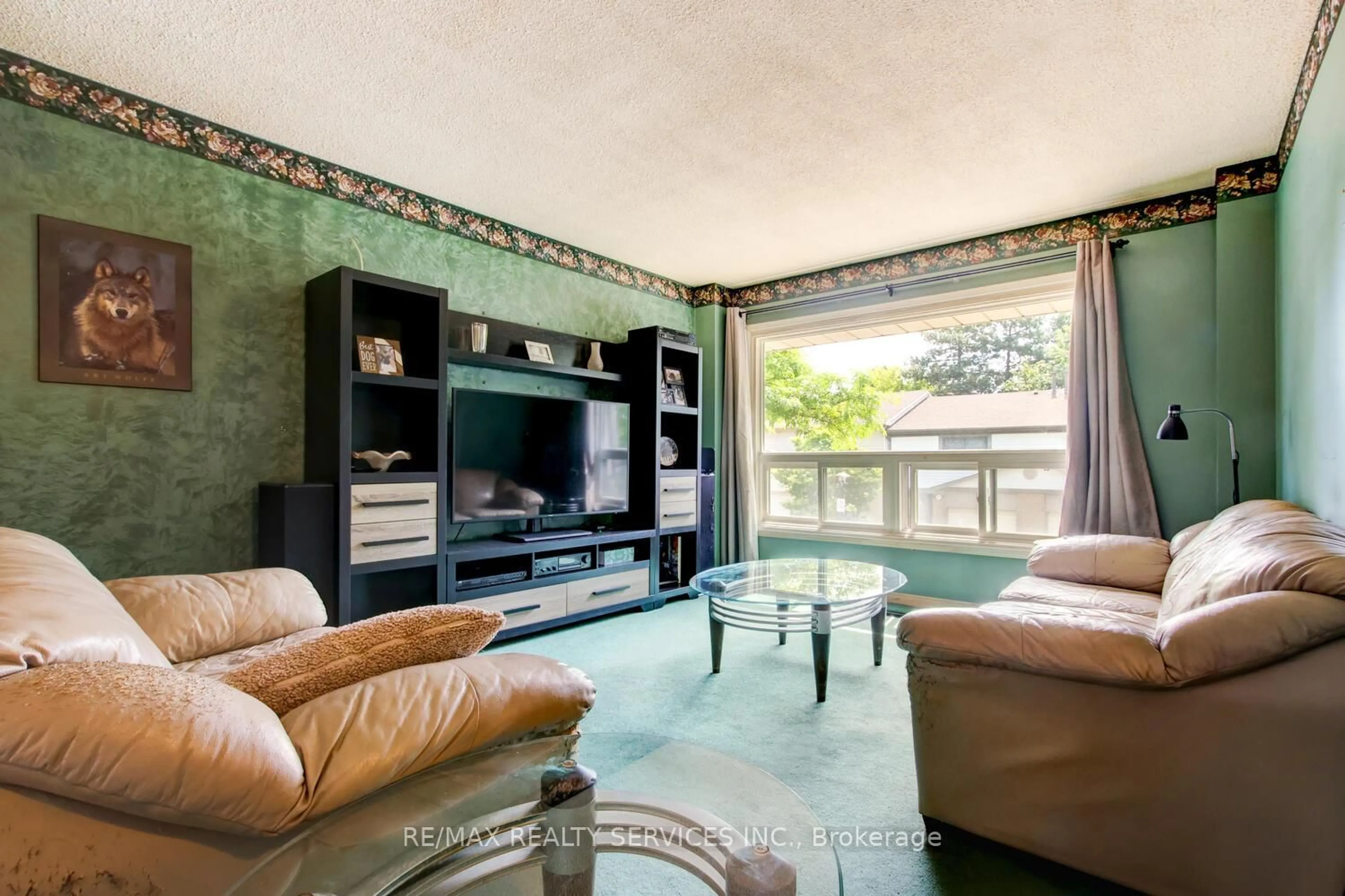 Living room with furniture, unknown for 112 Ashton Cres #112, Brampton Ontario L6S 3J9