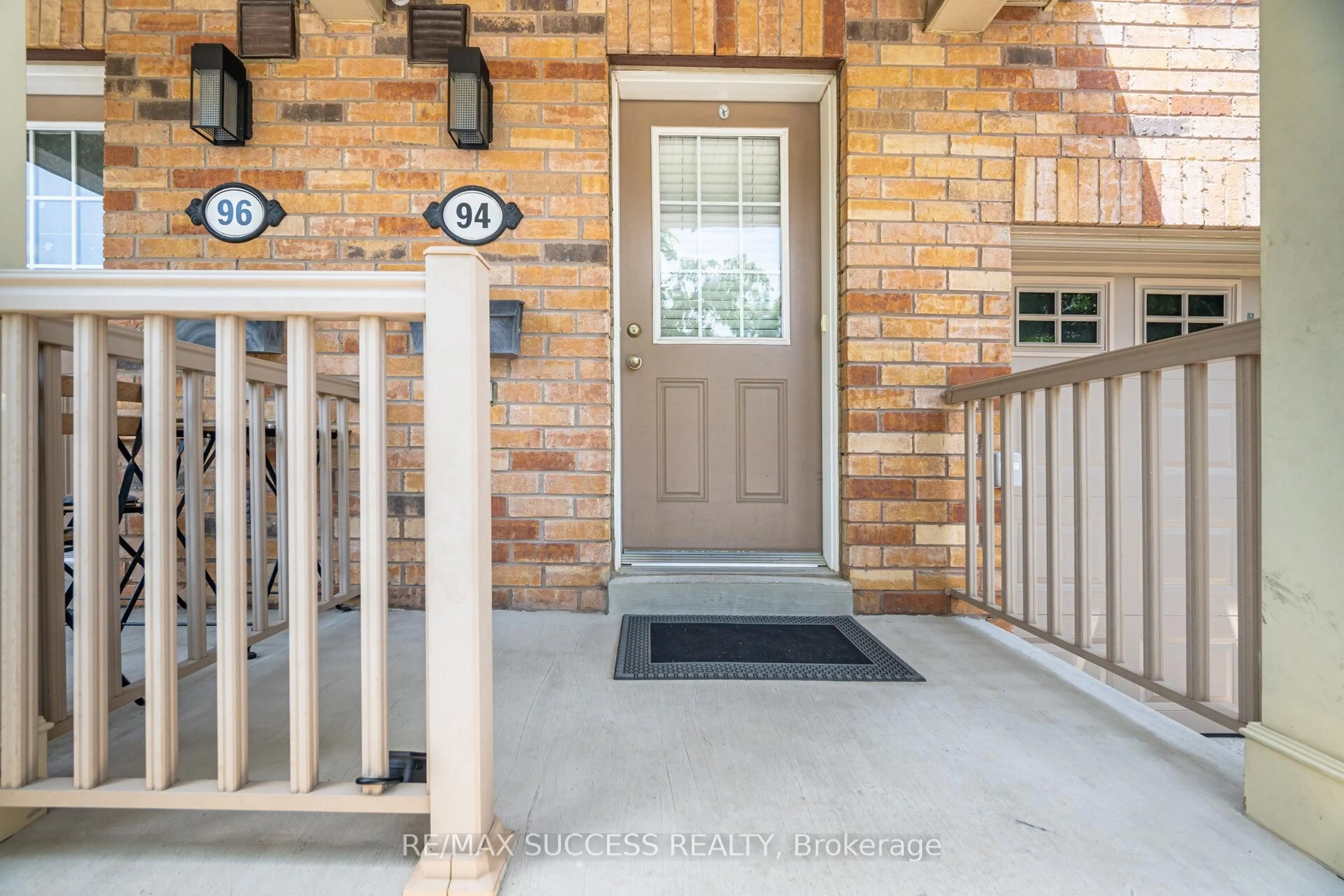 Indoor entryway for 5255 Palmetto Pl #94, Mississauga Ontario L5M 0L8