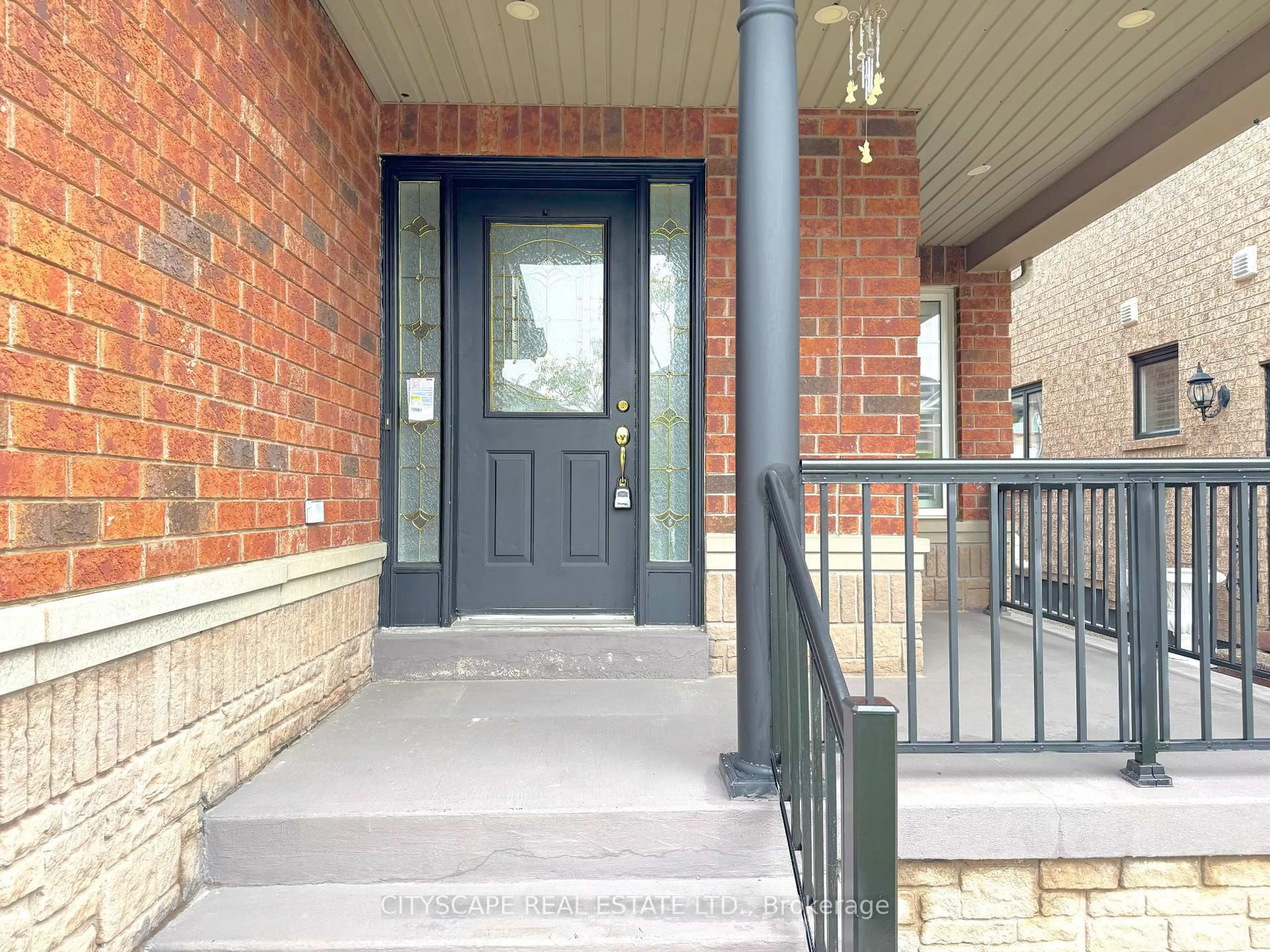Indoor entryway for 19 Bottlebrush Dr, Brampton Ontario L6R 2Z5