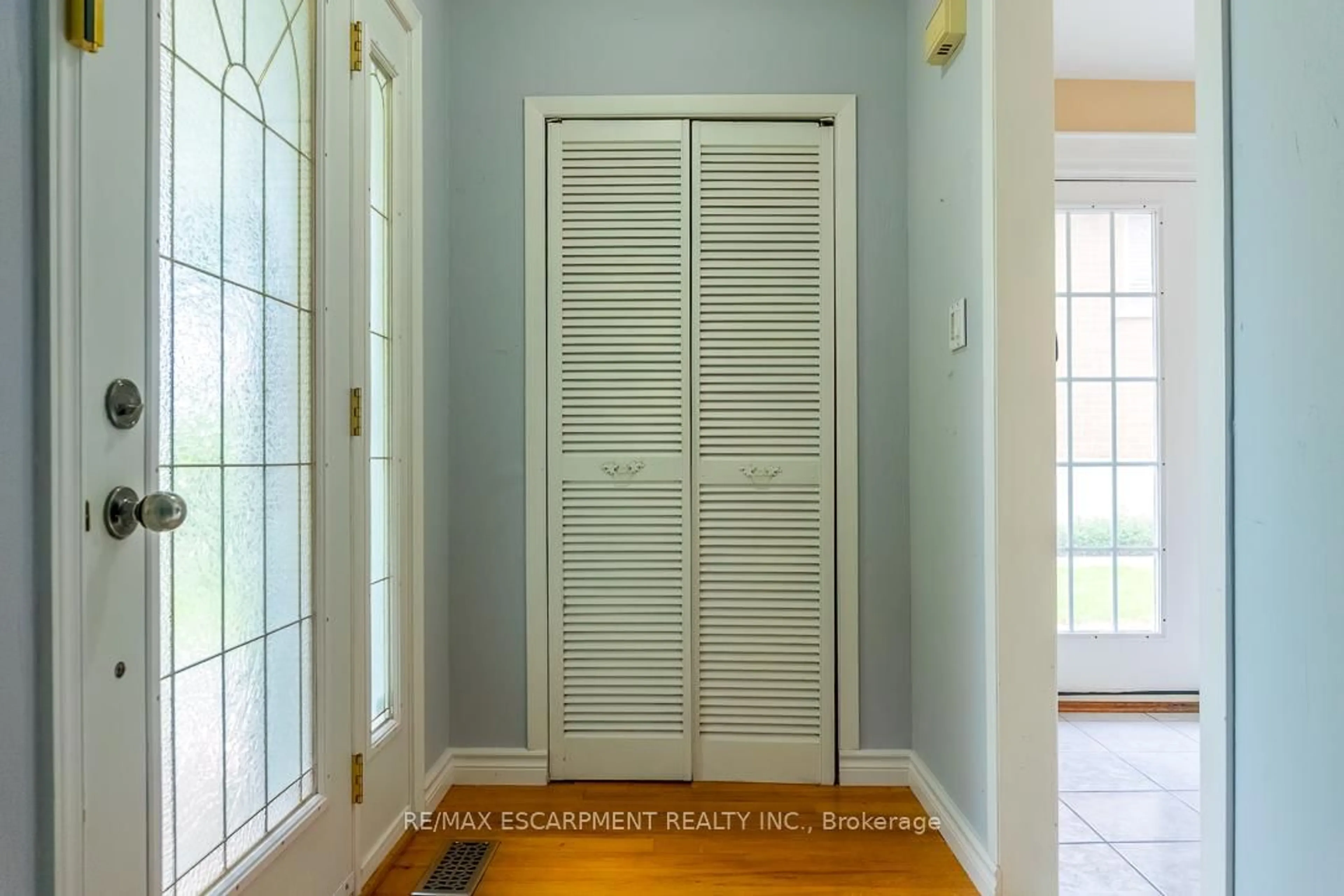 Indoor entryway for 2007 SILVERBERRY Cres, Mississauga Ontario L5J 1C8