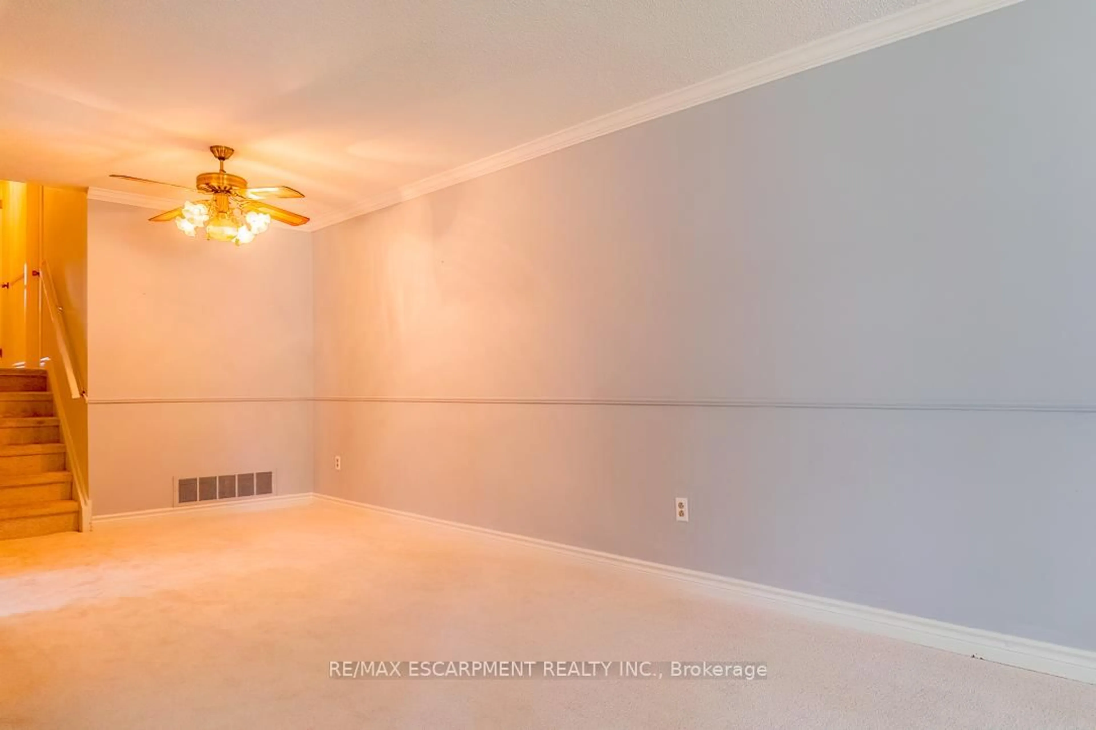 A pic of a room for 2007 SILVERBERRY Cres, Mississauga Ontario L5J 1C8