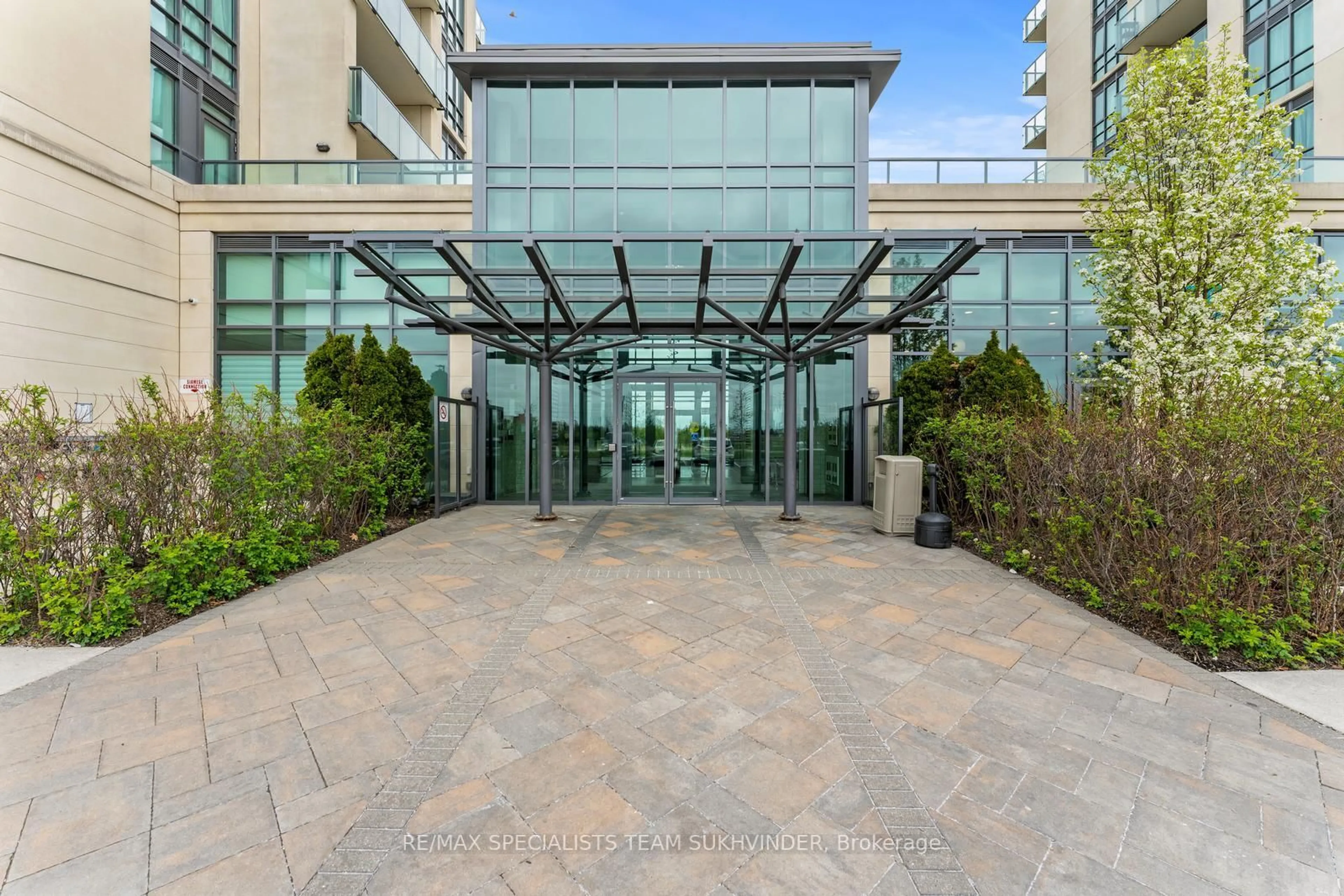 Indoor foyer for 55 Yorkland Blvd #107, Brampton Ontario L6P 4K9