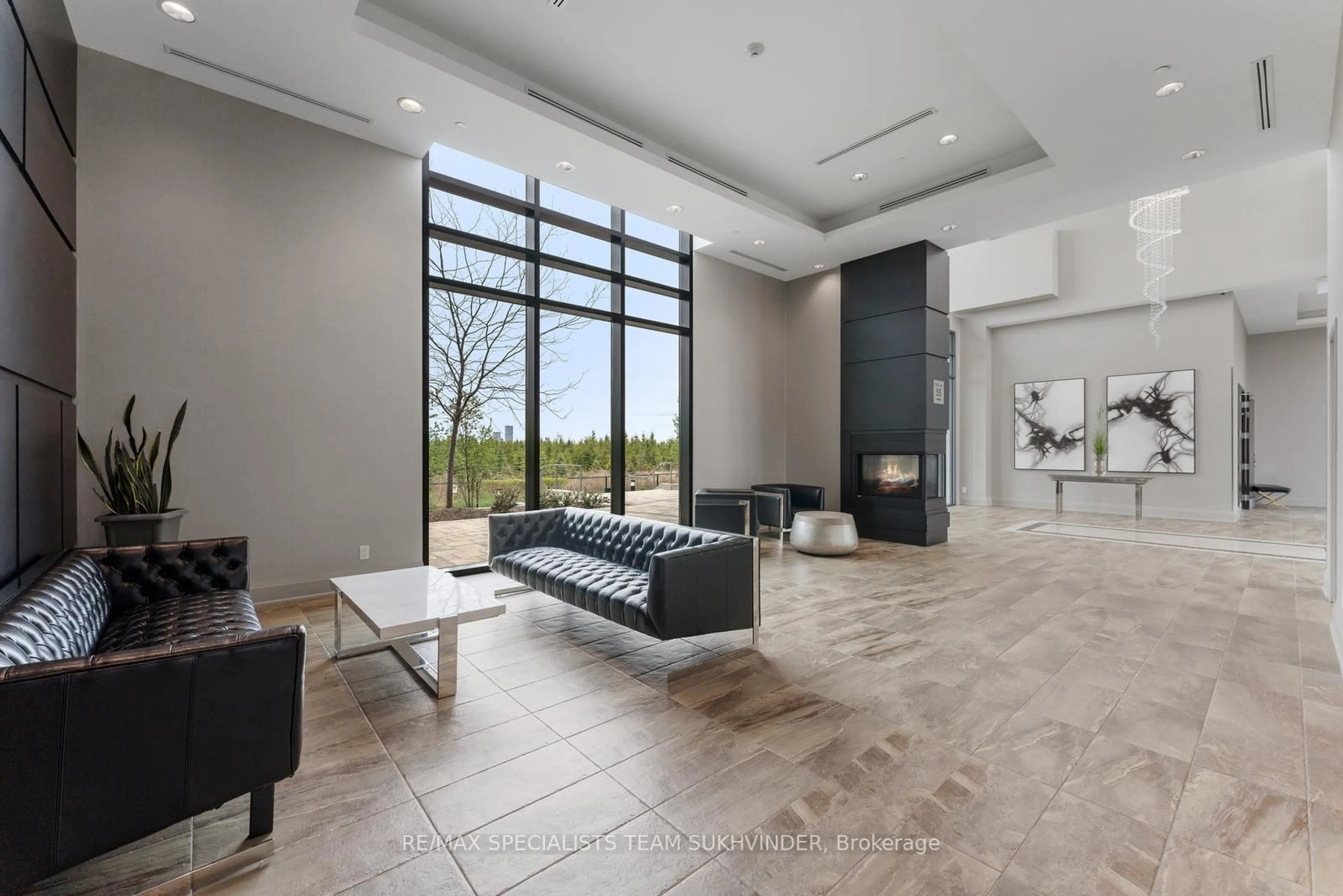 Indoor foyer for 55 Yorkland Blvd #107, Brampton Ontario L6P 4K9