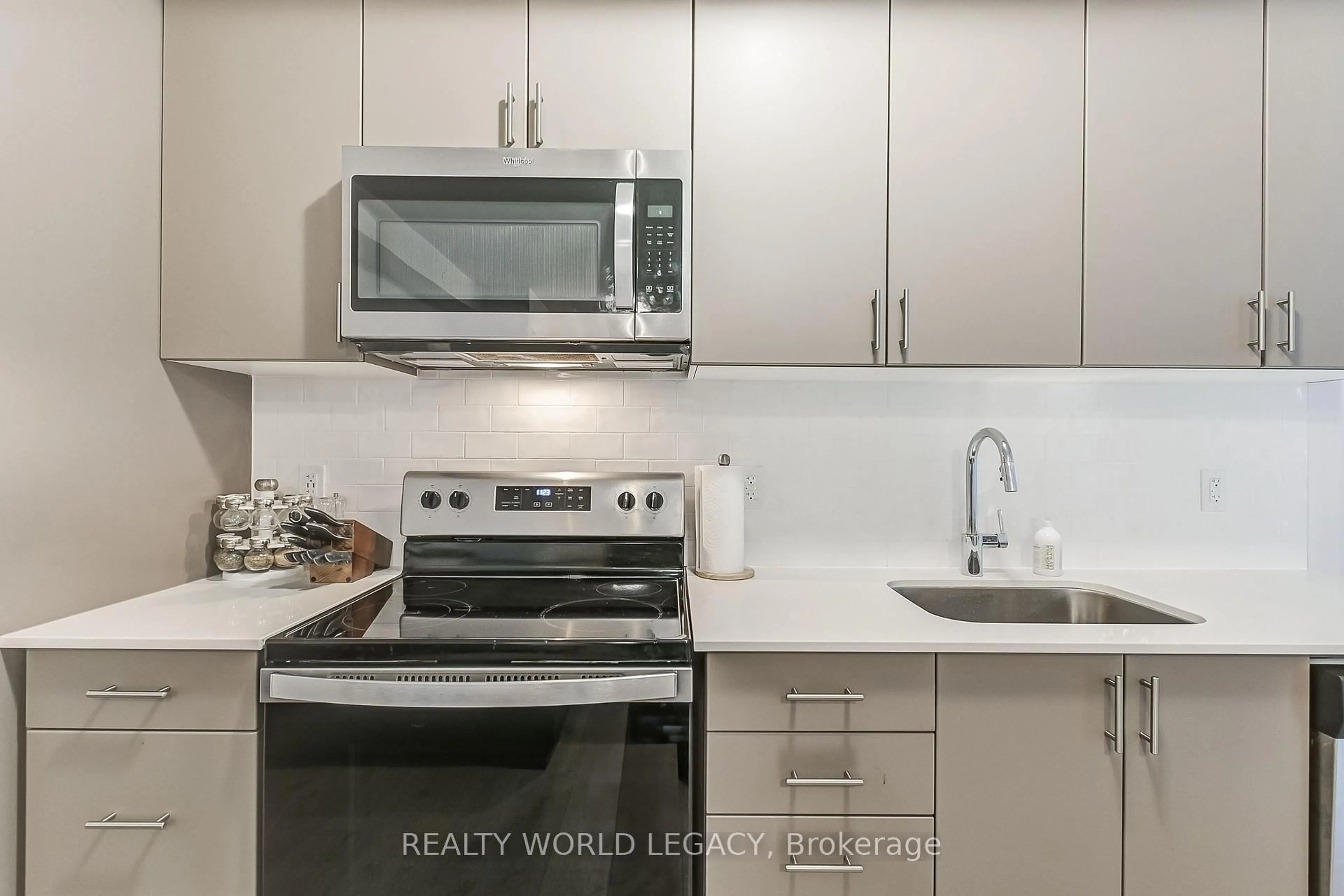 Standard kitchen, unknown for 3200 William Coltson Ave #401, Oakville Ontario L6H 7W6